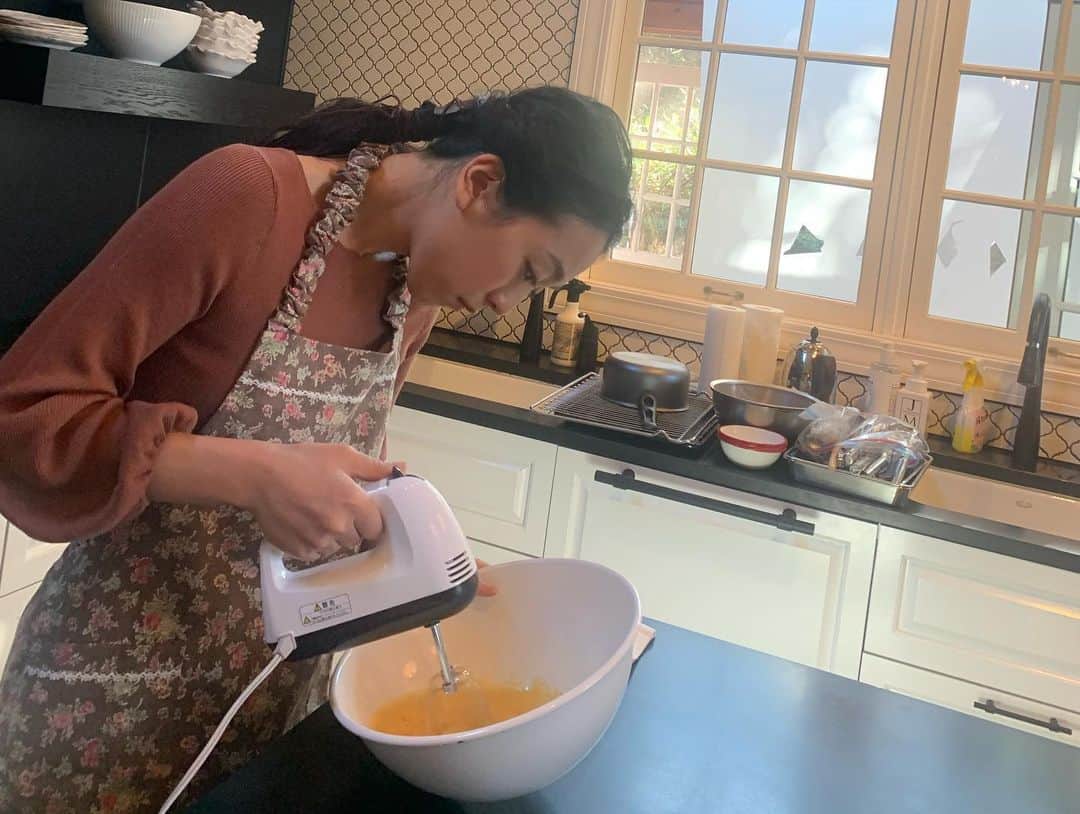 浅田真央さんのインスタグラム写真 - (浅田真央Instagram)「「オレンジページ2/2号」 イギリスのお菓子は最終回となりました。 いがらしろみ先生、とても美味しいレシピを教えてくださり、ありがとうございました。 #オレンジページ #オレンジページレシピ #おうちごはん #おうちごはん2年生 #ヴィクトリアケーキ #ティータイム #アフタヌーンティー  #イギリス #お菓子作り #楽しい #美味しい」4月4日 21時31分 - maoasada2509