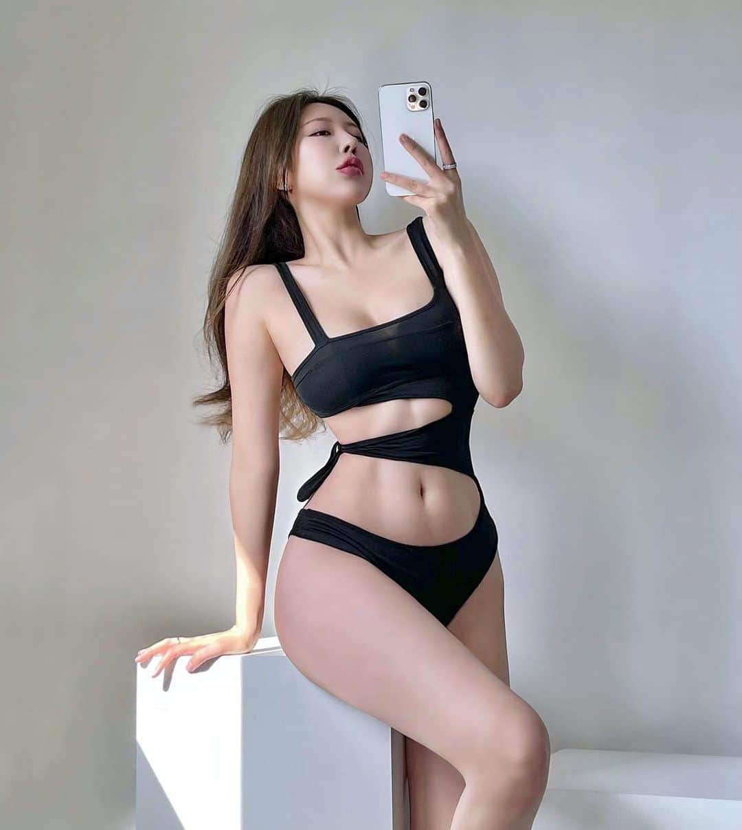 Choi Somiさんのインスタグラム写真 - (Choi SomiInstagram)「⠀⠀⠀⠀ #글랜더 #glander #glander_swimwear  이번에 준비했던 스윔웨어는 이게 마지막이에요♥ 최근 사진 속 비키니, 모노키니 모두 글랜더에 업데이트되어 있습니다. ᴳᴸᴬᴺᴰᴱᴿ.ᴷᴿ」4月4日 23時19分 - cxxsomi