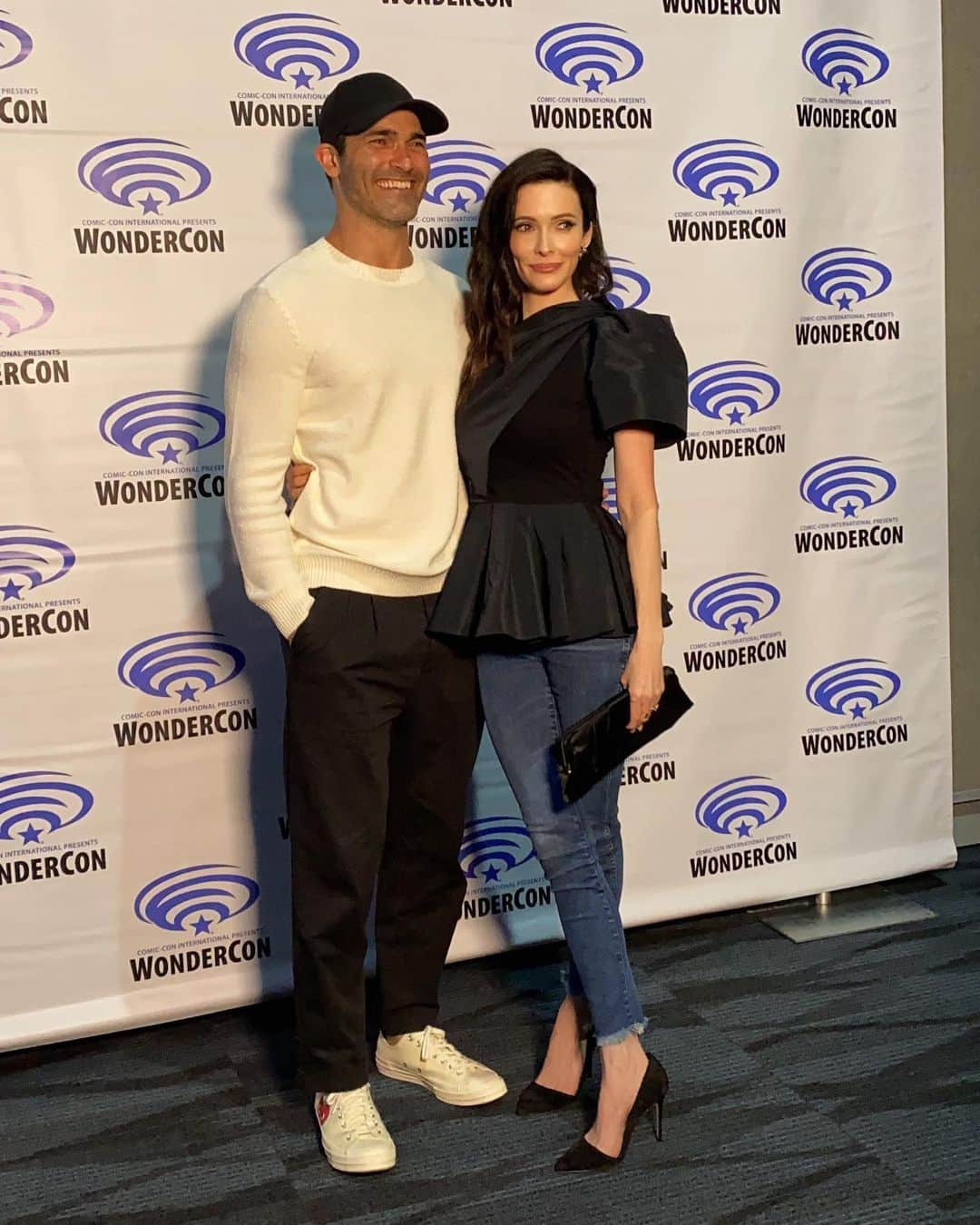 ビッツィー・トゥロックさんのインスタグラム写真 - (ビッツィー・トゥロックInstagram)「Lovely weekend at #WonderCon and #PaleyFest - thank you again for having @cwsupermanandlois! Can’t believe we start filming episode 14 this week. This season has flown by 🚀  Keep an eye out for a brief glimpse of this sequin onesie in 210- when I tried it on in the wardrobe fitting I immediately asked our costume designer Katrina McCarthy if I could borrow it for #Paleyfest 💃🏻」4月5日 2時53分 - bitsietulloch