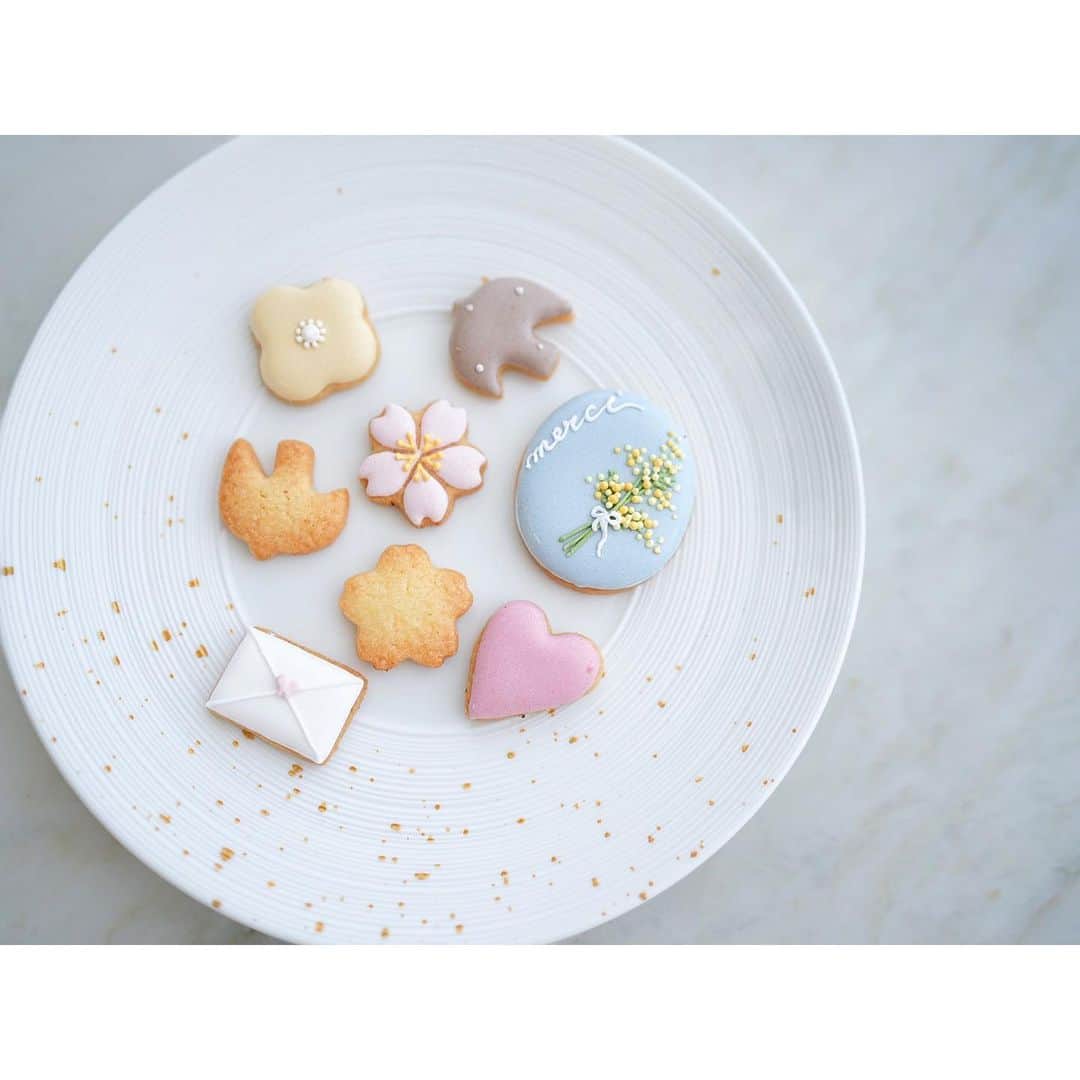 石井美保さんのインスタグラム写真 - (石井美保Instagram)「芦屋のエミーフ @emif_green さんのクッキーを京都で見つけた🌸 優しい味で繊細なアイシングがかわいい。着色料も安心なものを使われていました。」4月5日 15時30分 - miho_ishii