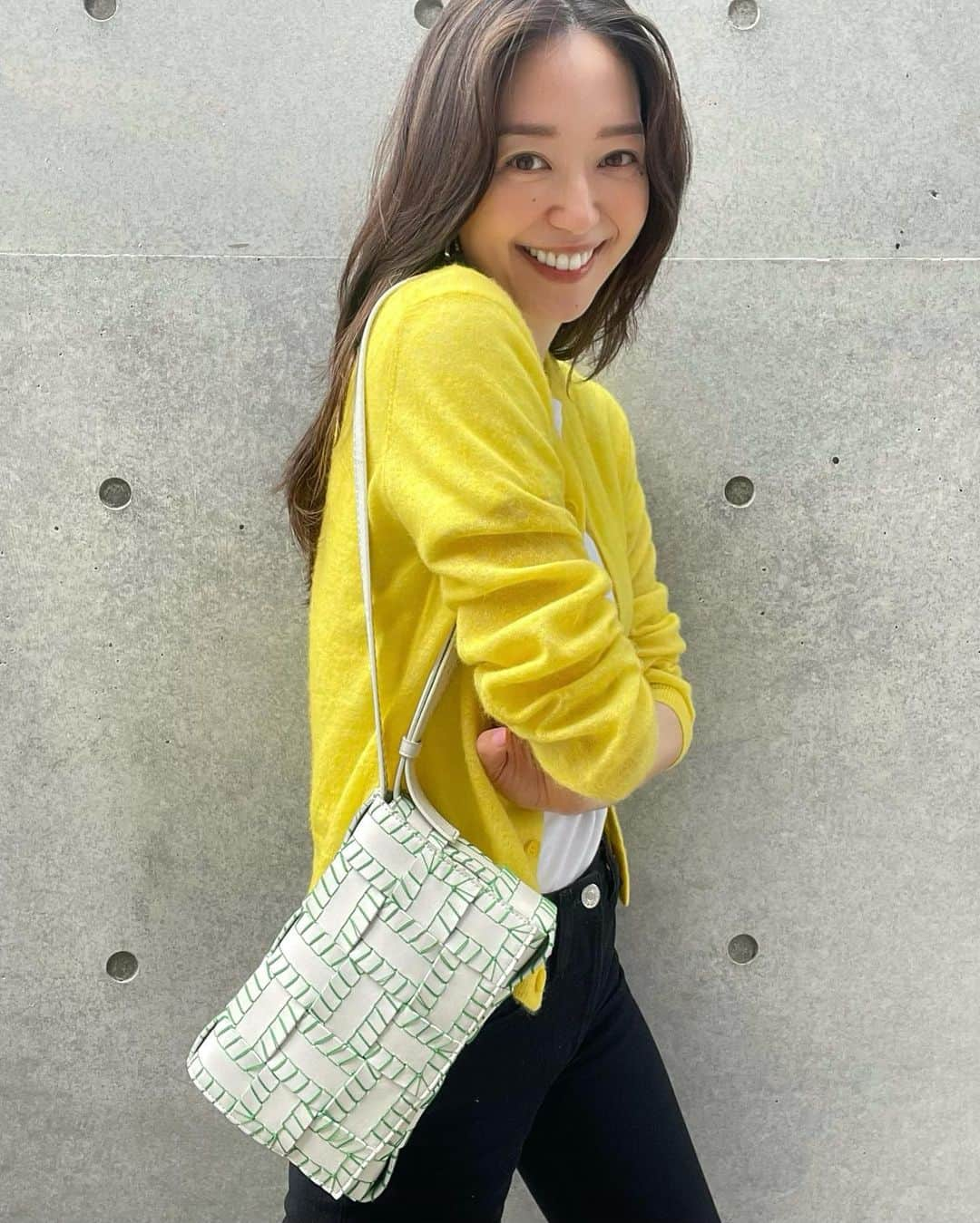 松島花さんのインスタグラム写真 - (松島花Instagram)「: 💚outfit💛 久しぶりに私服撮りました🤳🏻 しばらく晴れる日が続くといいな☺️ : Bag&Coat:BOTTEGA VENETA Knit:ZARA T-shirt:PETIT BATEAU Denim:RE/DONE Shoes:PRADA #ootd #outfit #hanaoutfit #BOTTEGAVENETA #花私服 #私服」4月5日 17時25分 - hana_matsushima_official