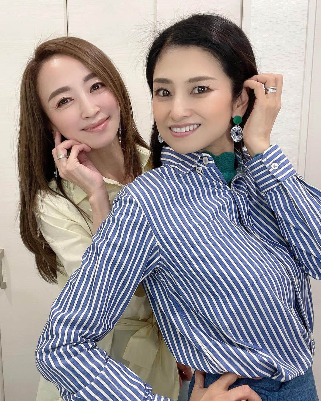 Akiさんのインスタグラム写真 - (AkiInstagram)「やっと会えた🥺  Mrs.Ms EARTH JAPAN 2020 第3位の @rose_of__jericho ちゃん🤍  大切なお友達🌿  この日は一緒にとある撮影だったけど、 コロナ渦でずっと会えなくて、やっと会えた💕  撮影も見事なくらい息がぴったり✨  そして•••最後はおふざけ😅  お茶目で可愛くておもしろいジェリコちゃんと 楽しい時間を過ごしました🤍 . #友達#楽しかった#関西#ミセスモデル#モデル#広告#広告モデル#美魔女#コンテスト#ミセスコンテスト#ファイナリスト#インフルエンサー#PR#撮影#撮影モデル#美容#ファッション#ファッションコーデ#コーディネート#コーデ#大人スタイル#きれいめ#おしゃれ#今日のコーデ#大人可愛い#すっぴん#すっぴんメイク #ootd#fashion#beauty」4月5日 18時56分 - aki_0624