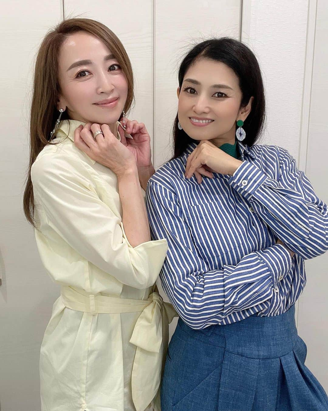 Akiさんのインスタグラム写真 - (AkiInstagram)「やっと会えた🥺  Mrs.Ms EARTH JAPAN 2020 第3位の @rose_of__jericho ちゃん🤍  大切なお友達🌿  この日は一緒にとある撮影だったけど、 コロナ渦でずっと会えなくて、やっと会えた💕  撮影も見事なくらい息がぴったり✨  そして•••最後はおふざけ😅  お茶目で可愛くておもしろいジェリコちゃんと 楽しい時間を過ごしました🤍 . #友達#楽しかった#関西#ミセスモデル#モデル#広告#広告モデル#美魔女#コンテスト#ミセスコンテスト#ファイナリスト#インフルエンサー#PR#撮影#撮影モデル#美容#ファッション#ファッションコーデ#コーディネート#コーデ#大人スタイル#きれいめ#おしゃれ#今日のコーデ#大人可愛い#すっぴん#すっぴんメイク #ootd#fashion#beauty」4月5日 18時56分 - aki_0624