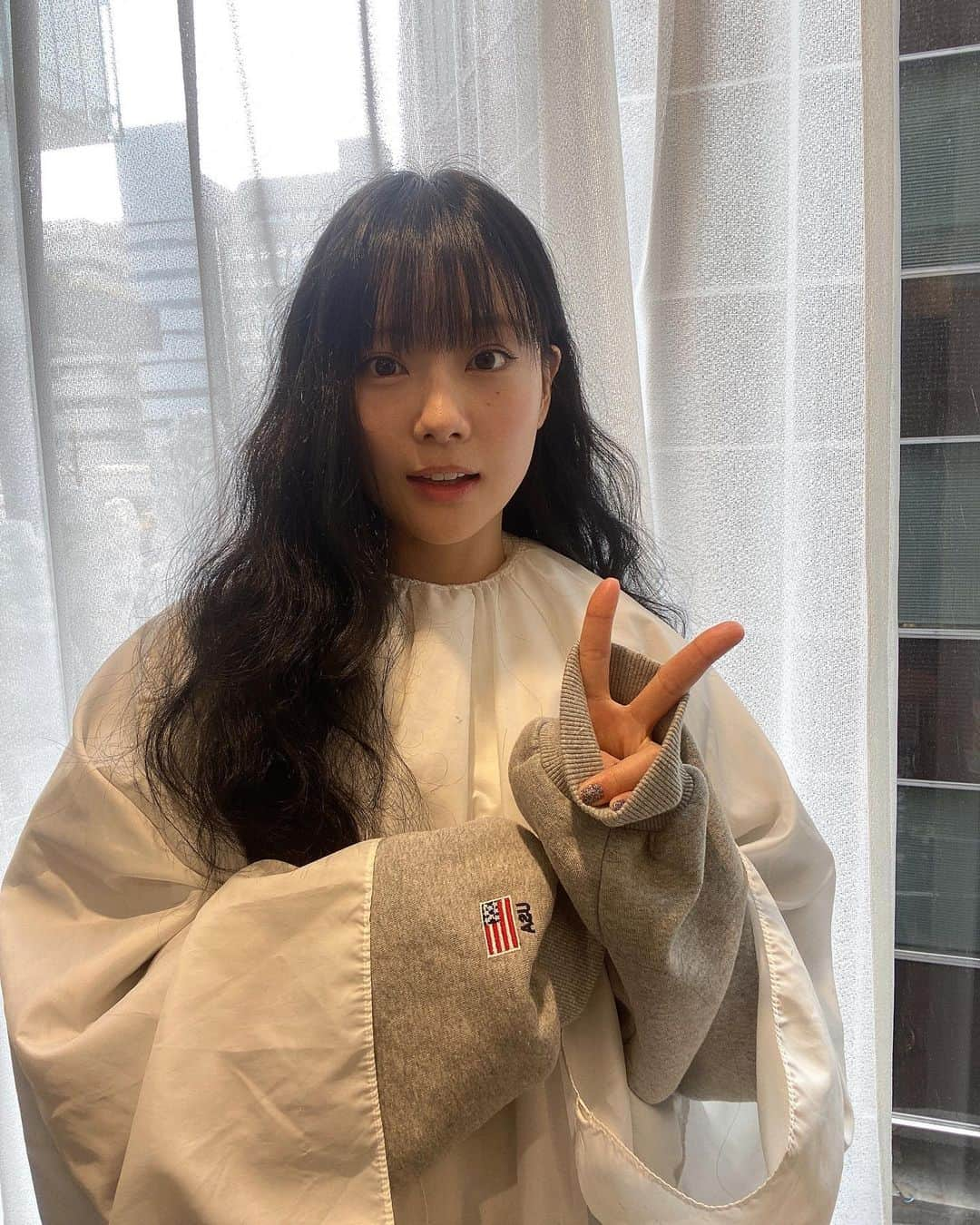 重盛さと美さんのインスタグラム写真 - (重盛さと美Instagram)「前髪多めに切った✂️ どう？かわいい？良い子みたい？（笑）  #プチイメチェン #脱シースルーバング #センター分けも出来るようにしてもらったよん🤓✌️◎  @ryoooooooooooooooo  渋谷のカリスマいつもありがとう！✨」4月5日 19時30分 - satomi_shigemori