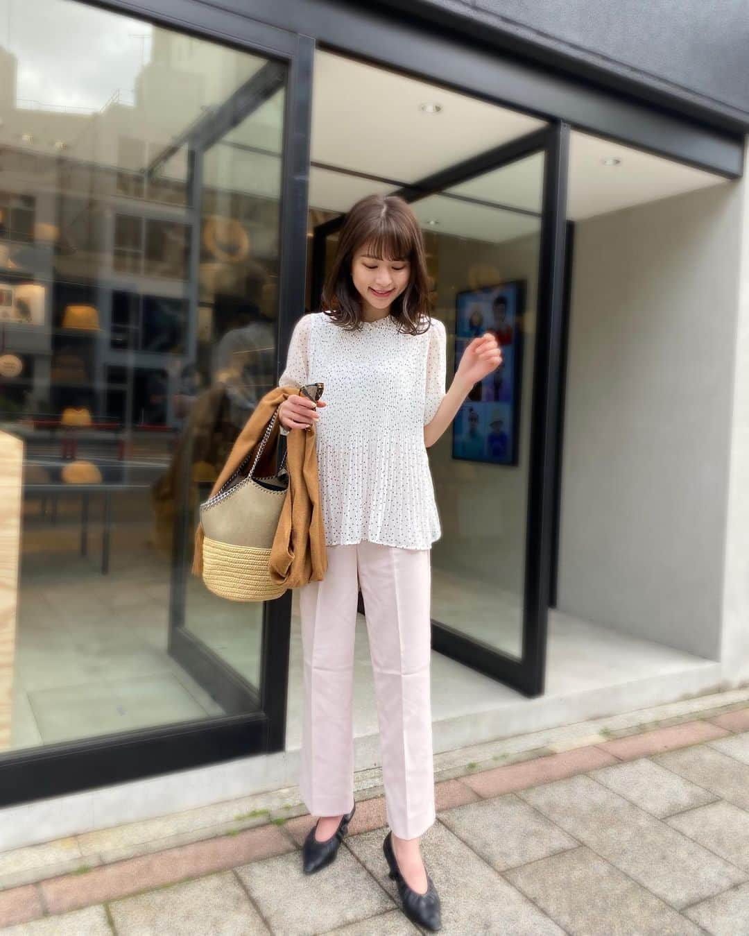 沖田愛加さんのインスタグラム写真 - (沖田愛加Instagram)「今日はとてもとてもハードな１日だった🙃 みんなお疲れ様だね！♡  ストーリーで質問もらったこのトップスのブランドは @vis_jp だよ！♡ パンツはZARA！！ ２つとも今季のものです🌻」4月5日 19時54分 - okita_aika