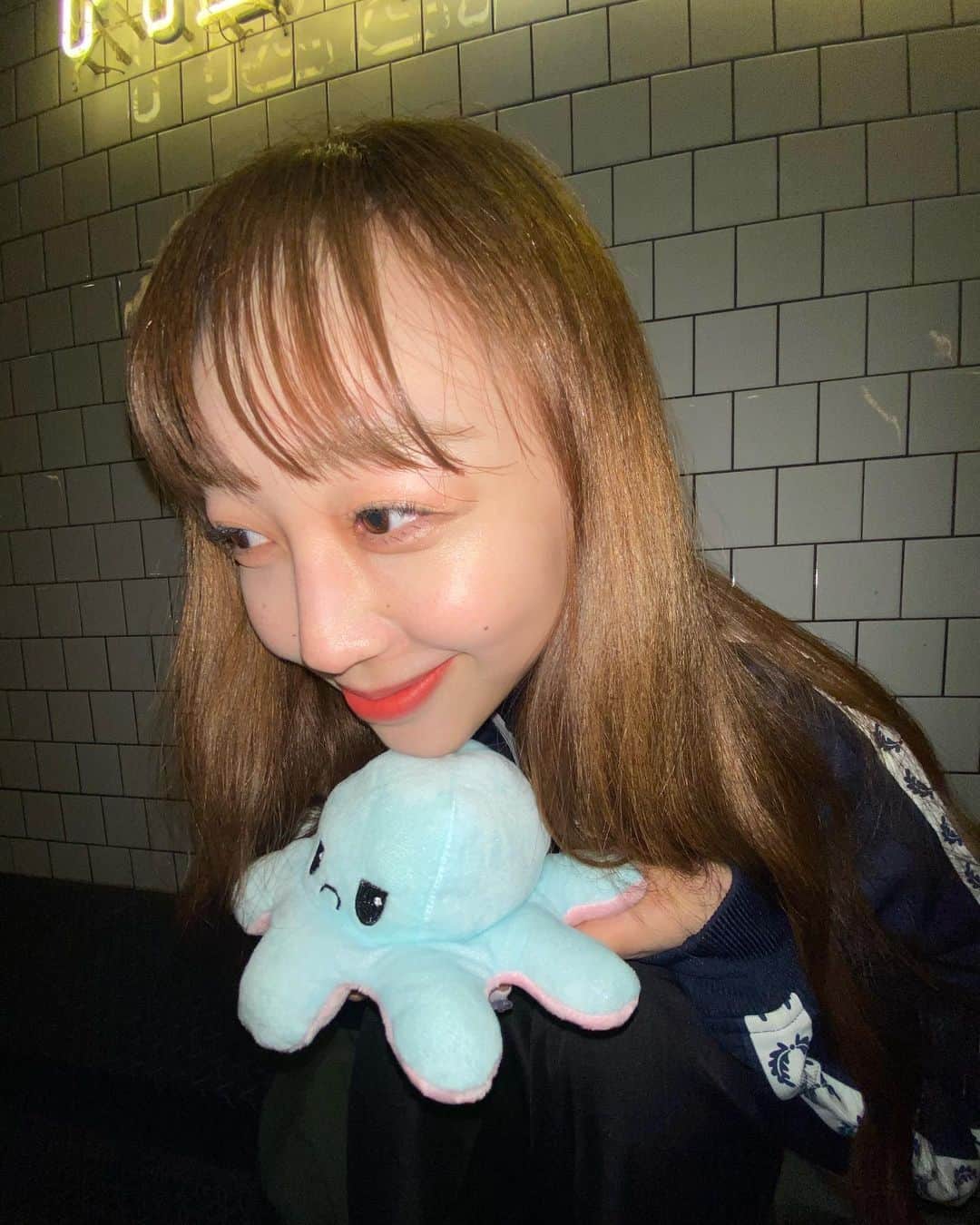 竹内ほのかさんのインスタグラム写真 - (竹内ほのかInstagram)「たぶんいままでで一番明るい髪色！ 春だし🌸ブリーチできたの！とっても気に入ってる @nemo_noos  . マツエクも久々に着けてもらいました👀短めナチュラルあがるう！ ありがとうございます！ @azyujuju」4月5日 23時21分 - pochandaa