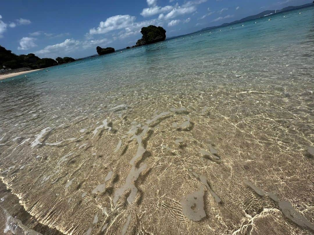 原日出子さんのインスタグラム写真 - (原日出子Instagram)「訳あって 沖縄 行って来ました♪ 初日は 沖縄在住の友人達と ライブに行って お食事💖 2日目は 同行の息子くんと ドライブ〜🚙 素晴らしい景色を満喫して お昼は 美味しいバーガー屋さんで🍔ランチ💖 アメリカンビレッジでお買い物✨ 写真がいっぱいなので 載せきれません😅 第2段は 後ほど〜  #沖縄 #ご褒美 #久しぶり #親子旅 #会いたい人 #海 #美味しいもの #ゴールディーズオールドハウス #毎日を楽しく #幸せのレシピ」4月6日 9時43分 - hara_hideko