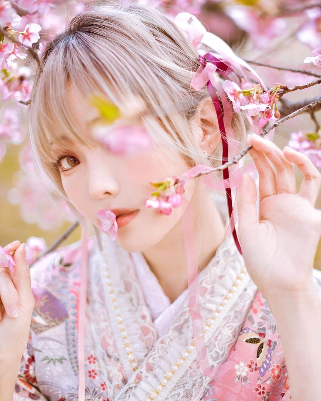 Elyさんのインスタグラム写真 - (ElyInstagram)「Sakura saku🌸 花時🌸  👘 @kimono_luna  📷 @dzzdm  #elycosplay #ely #dailyely #elydaily #blessed #さくら  #sakura  #portrait」4月6日 9時50分 - eeelyeee