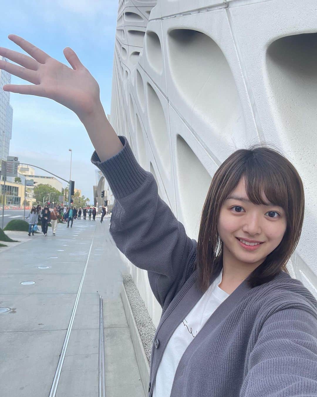 関りおんさんのインスタグラム写真 - (関りおんInstagram)「I went to LA downtown last weekend! I visited museums and the Walt Disney Museum. The town was bustling, but there were homeless people everywhere. I realized that this is one of the major problems in America.   #la #ladowntown #studyabroad #usa #artmuseum #waltdisneyconcerthall #thebroad  #angelflightrailway #grandcentralmarket」4月6日 13時24分 - rion106_official