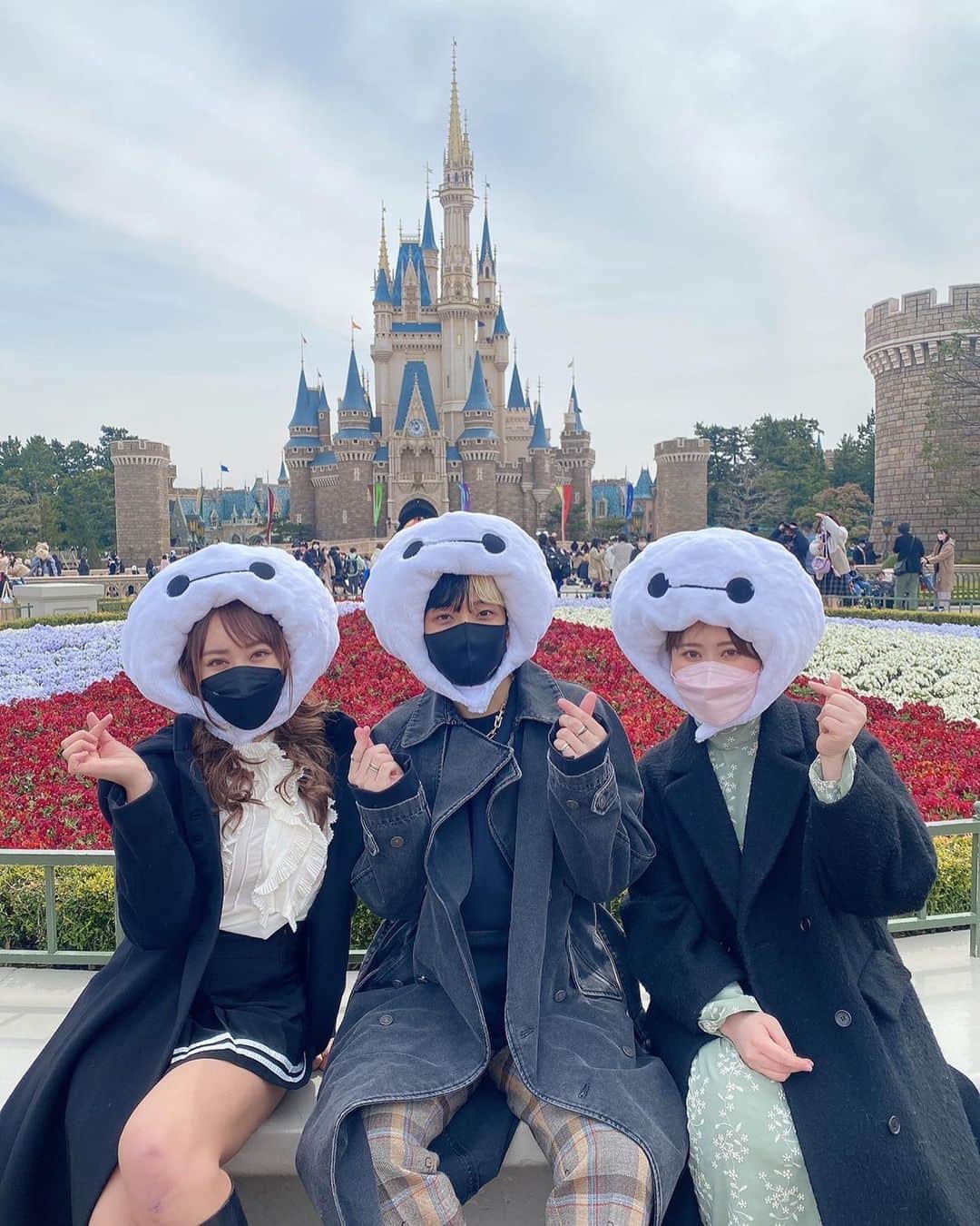 Hikaru（ヒカル）さんのインスタグラム写真 - (Hikaru（ヒカル）Instagram)「てんちむエミリン×ディズニーランド 写真まだあるから明日に続く😌  俺が満喫しすぎててひたすらに愛くるしくてチルしすぎててグランデ味強くて可愛いけど大丈夫そ？」4月6日 19時45分 - tadanokarisuma
