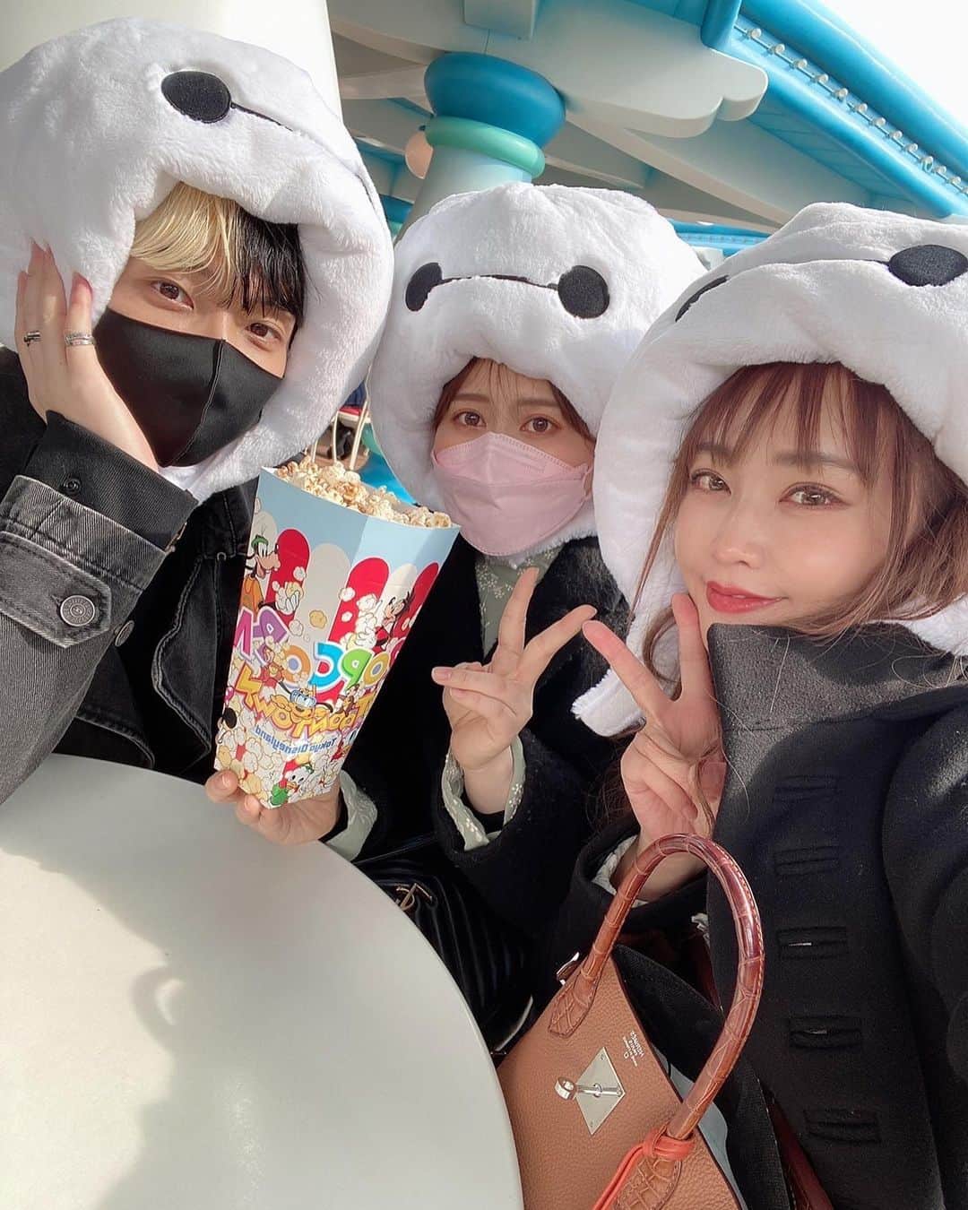 Hikaru（ヒカル）さんのインスタグラム写真 - (Hikaru（ヒカル）Instagram)「てんちむエミリン×ディズニーランド 写真まだあるから明日に続く😌  俺が満喫しすぎててひたすらに愛くるしくてチルしすぎててグランデ味強くて可愛いけど大丈夫そ？」4月6日 19時45分 - tadanokarisuma