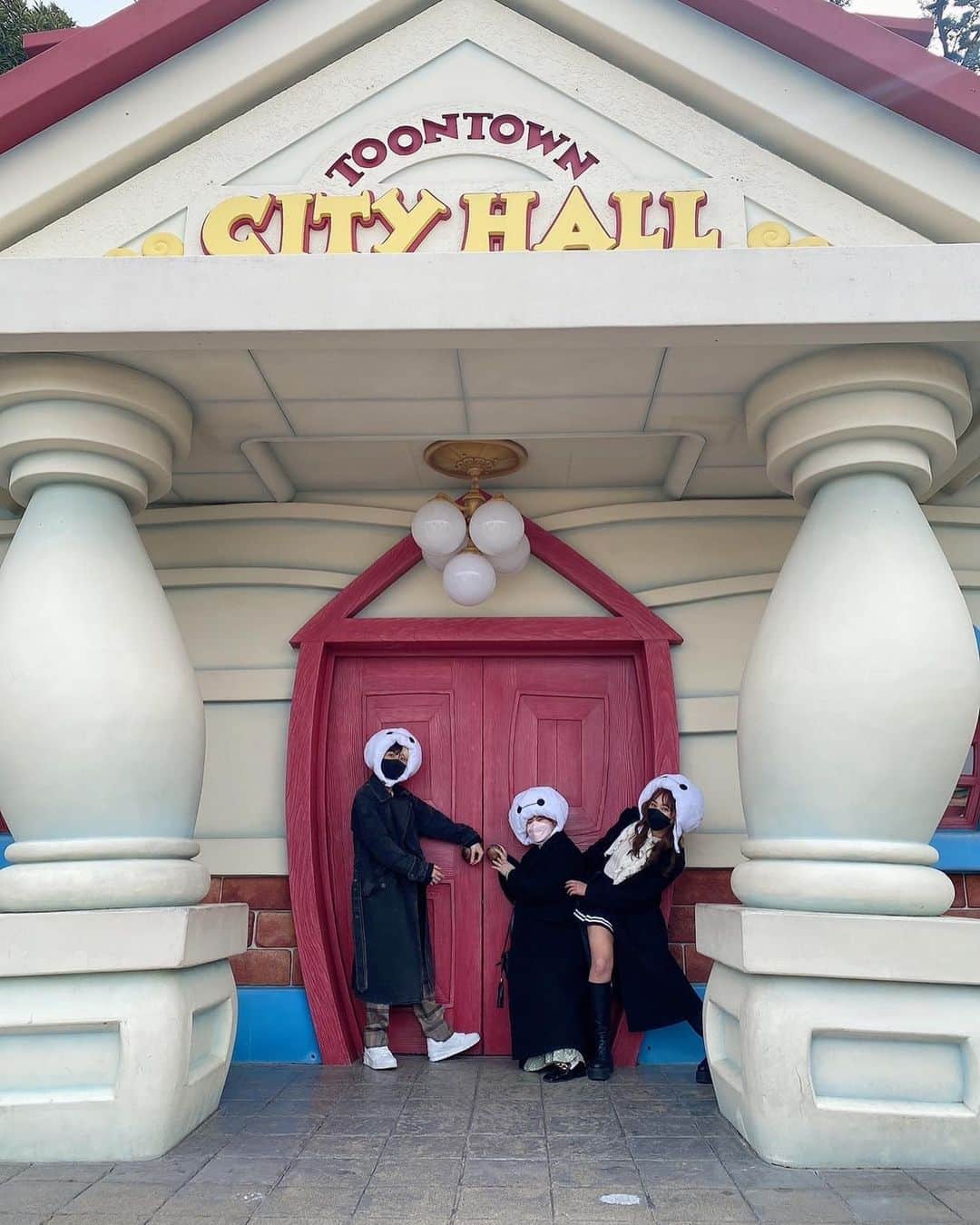 Hikaru（ヒカル）さんのインスタグラム写真 - (Hikaru（ヒカル）Instagram)「てんちむエミリン×ディズニーランド 写真まだあるから明日に続く😌  俺が満喫しすぎててひたすらに愛くるしくてチルしすぎててグランデ味強くて可愛いけど大丈夫そ？」4月6日 19時45分 - tadanokarisuma