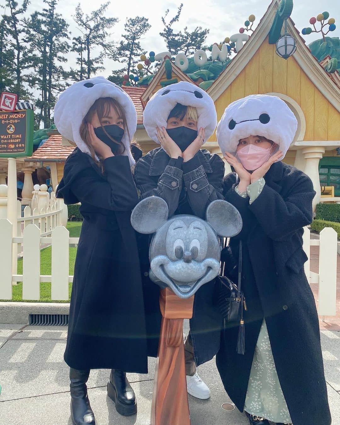 Hikaru（ヒカル）さんのインスタグラム写真 - (Hikaru（ヒカル）Instagram)「てんちむエミリン×ディズニーランド 写真まだあるから明日に続く😌  俺が満喫しすぎててひたすらに愛くるしくてチルしすぎててグランデ味強くて可愛いけど大丈夫そ？」4月6日 19時45分 - tadanokarisuma