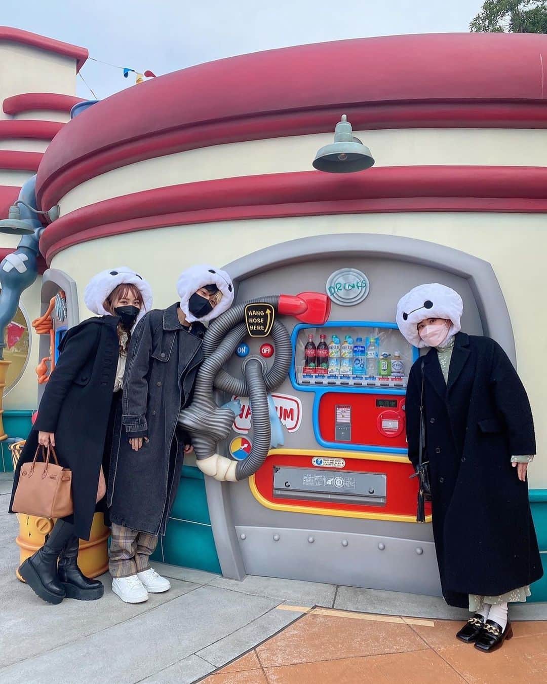Hikaru（ヒカル）さんのインスタグラム写真 - (Hikaru（ヒカル）Instagram)「てんちむエミリン×ディズニーランド 写真まだあるから明日に続く😌  俺が満喫しすぎててひたすらに愛くるしくてチルしすぎててグランデ味強くて可愛いけど大丈夫そ？」4月6日 19時45分 - tadanokarisuma