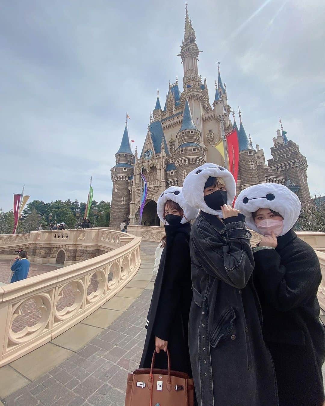Hikaru（ヒカル）さんのインスタグラム写真 - (Hikaru（ヒカル）Instagram)「てんちむエミリン×ディズニーランド 写真まだあるから明日に続く😌  俺が満喫しすぎててひたすらに愛くるしくてチルしすぎててグランデ味強くて可愛いけど大丈夫そ？」4月6日 19時45分 - tadanokarisuma