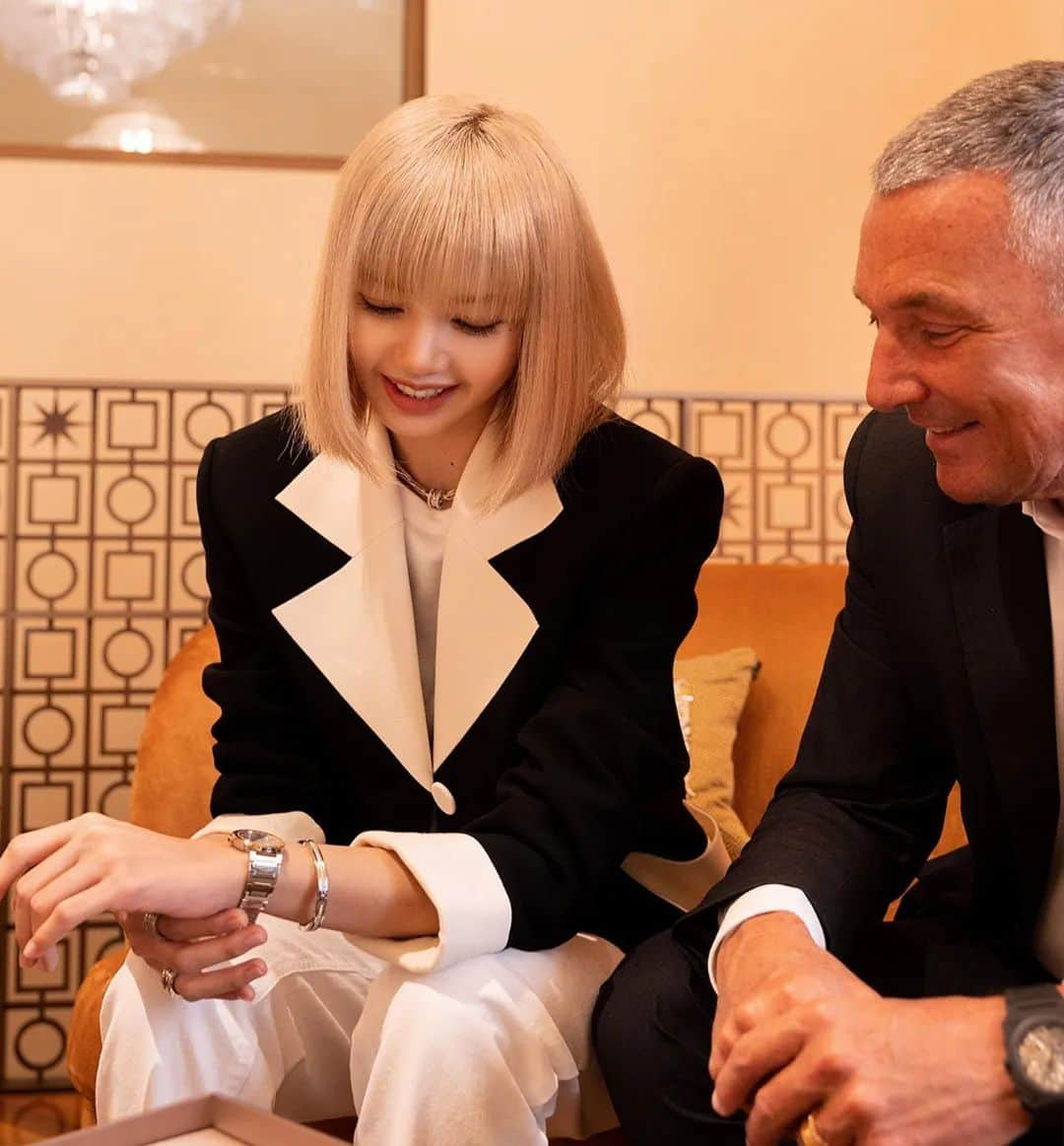 リサさんのインスタグラム写真 - (リサInstagram)「Happy Birthday Sir @jc.babin , thank you for a royal welcome you & @bulgari family did when Lisa visited Rome and treating her the very best as your Global Ambassador. We are forever grateful to you and bulgari. Wish you all the best sir. 🎂🎉」4月6日 23時06分 - lisa.blackpink