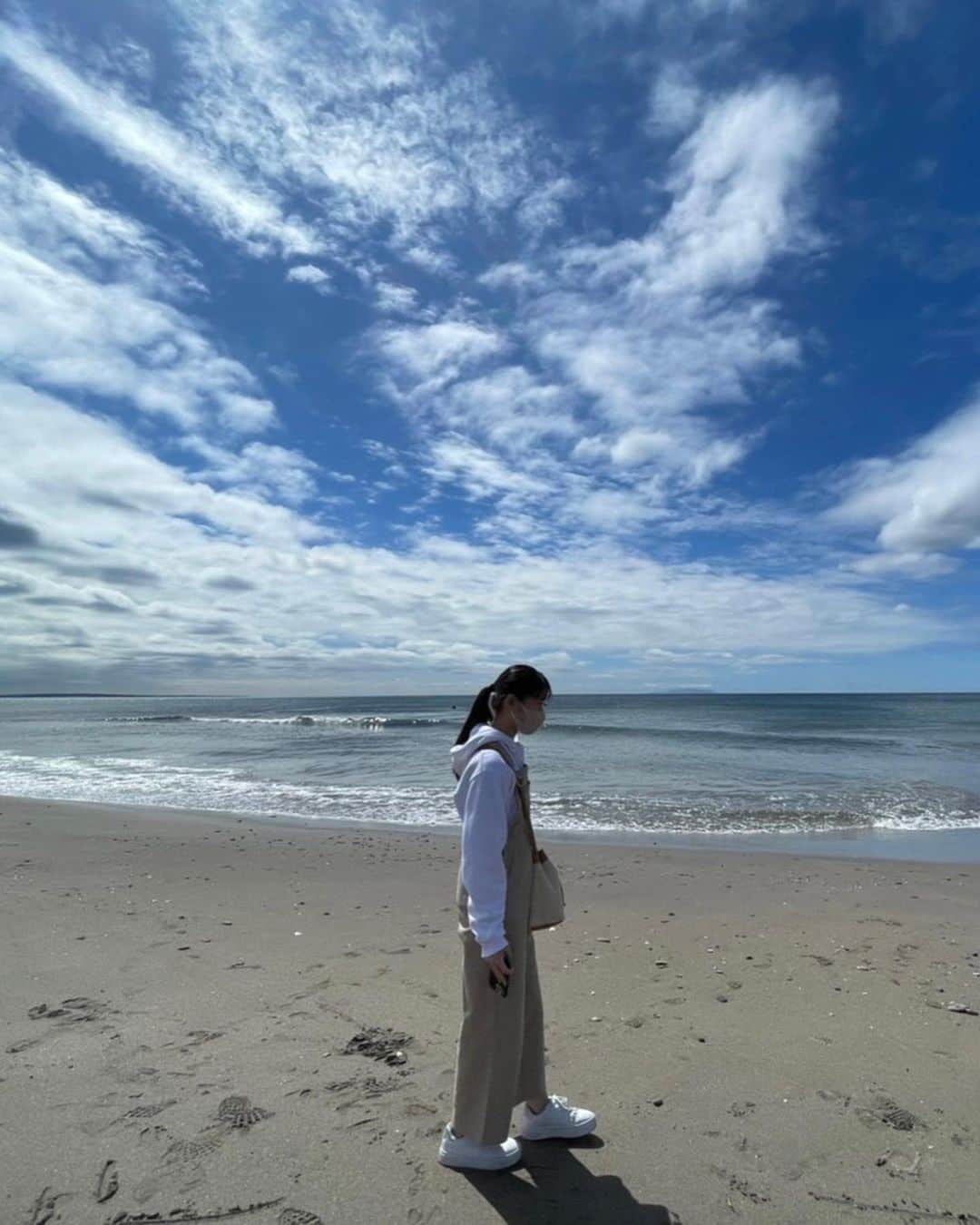 田畑志真さんのインスタグラム写真 - (田畑志真Instagram)「お天気がいいとお出かけしたくなります‪‪☺︎‬  先日海に行った写真です📸」4月7日 12時24分 - shiima1224