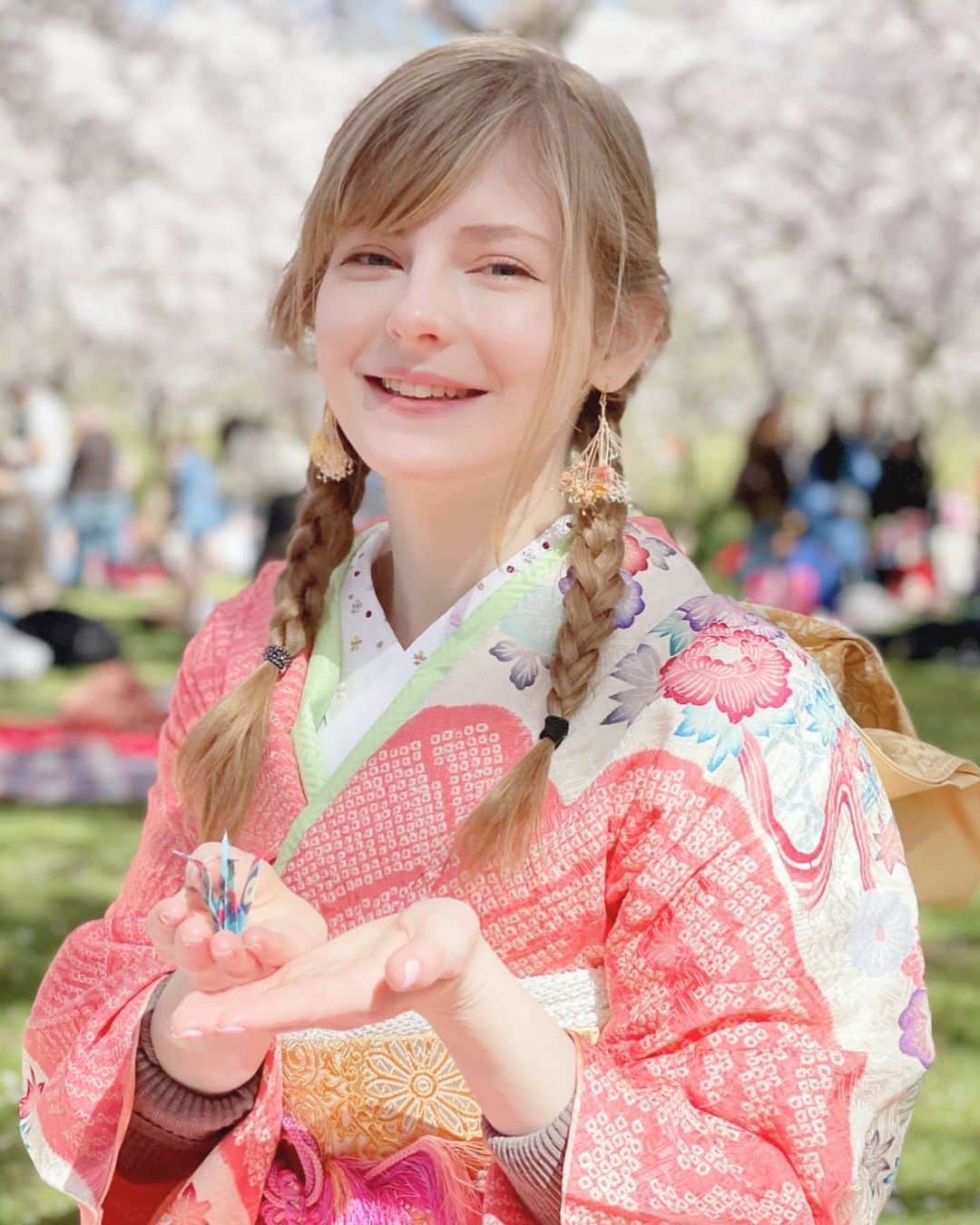 Ella Freyaさんのインスタグラム写真 - (Ella FreyaInstagram)「Had a great time wearing kimono !  And it was even picked up by Japanese news !!!  @sushi.fanatics  @trico_kimono」4月7日 17時22分 - ella.freya