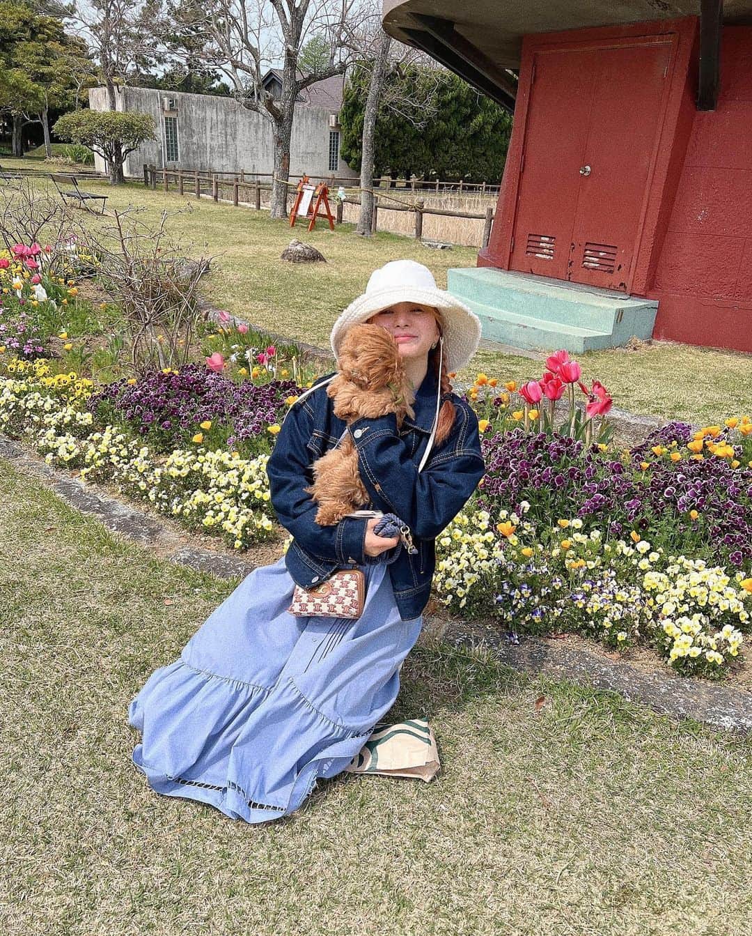 田中優衣さんのインスタグラム写真 - (田中優衣Instagram)「お花沢山咲いてました🌼🌸 ラブ様とおデート。」4月7日 18時19分 - heisei_8nen