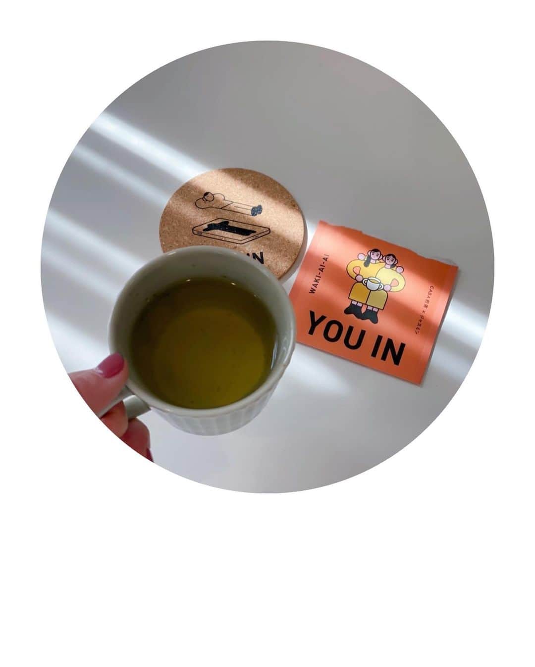 高山直子さんのインスタグラム写真 - (高山直子Instagram)「tea time☕️ この日の気分はWAKI-AI-AI 👯‍♀️ YOU INというこのお茶シリーズは、気分やシチュエーションに合わせてお茶を選べるという“ムードペアリング”ができます💓 ひとつひとつのイラストもとても可愛くてお茶の味も香りも最高。 来客時とかギフトにも本当にピッタリで、これから大活躍の予定！✨ そして何より、見た目の可愛さに引けを取らないくらい、お茶が美味しい☺️自分へのご褒美にも✨  #sponsored#YOUIN  #ムードペアリングティー#お茶 #ギフト#手土産#プレゼント」4月7日 18時44分 - nao_70koro