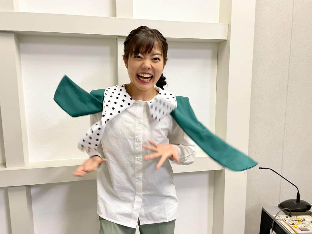 田村友里さんのインスタグラム写真 - (田村友里Instagram)「. 今日のファッションの魅力を全力で伝えようと奮闘する姿。 ぜひスワイプ👉してご覧ください。 #ガッツファッション #青山さんに  #なんかめでたいと言われた #今日肌が白いねとも言われた #実は昨日パックした😻✌️ #うれしーーぜよ」4月7日 20時40分 - yuri_tamura0894