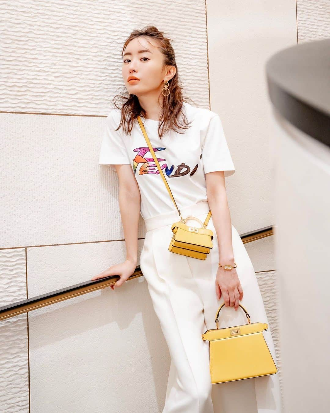 松本まりかさんのインスタグラム写真 - (松本まりかInstagram)「FENDI peekaboo  I see you💛petite & micro   2個持ちの可愛さよ..😏  @Fendi  #Fendi #FendiPeekaboo  #fendiofficial」4月7日 20時43分 - marika_matsumoto