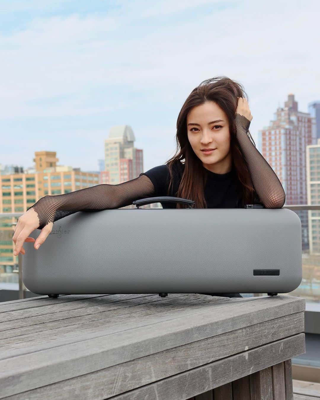 澄那シュトゥーダーさんのインスタグラム写真 - (澄那シュトゥーダーInstagram)「And this violin case goes to...   Congratulations, @beatricelimonti for winning this epic @gewastrings Air Luthier violin case! 🥳 Watch out for a message in your inbox from the Gewa team to claim your prize! I hope you will be motivated to go on your violin adventures with your new violin case 🤗🎶  Thank you all for participating this Giveaway - if you didn't win this time, please don't be sad! I actually got ANOTHER GIVEAWAY for you in the works already 🤫 Can you guess what the next prize is?...  #gewa #gewacases #violincase #suminastuder #classicalmusician Photo: @ryannchang 📸」4月8日 4時00分 - suminastuder