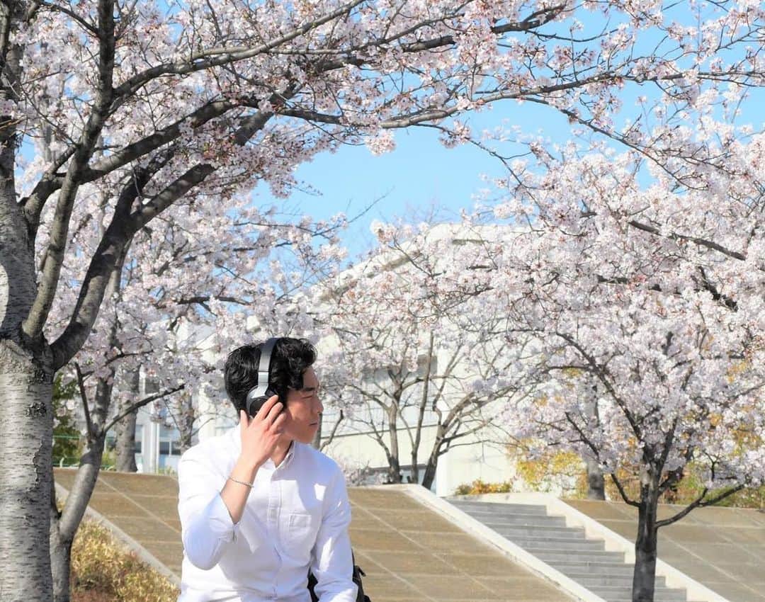 ネイサン・チェンさんのインスタグラム写真 - (ネイサン・チェンInstagram)「What an amazing experience I had visiting @panasonic_global and touring the @Panasonic Museum in Osaka, Japan, this week. And perfect timing for me to see the cherry blossoms in full bloom next to the museum. 🌸 #TeamPanasonic #PanasonicPartner」4月8日 5時42分 - nathanwchen