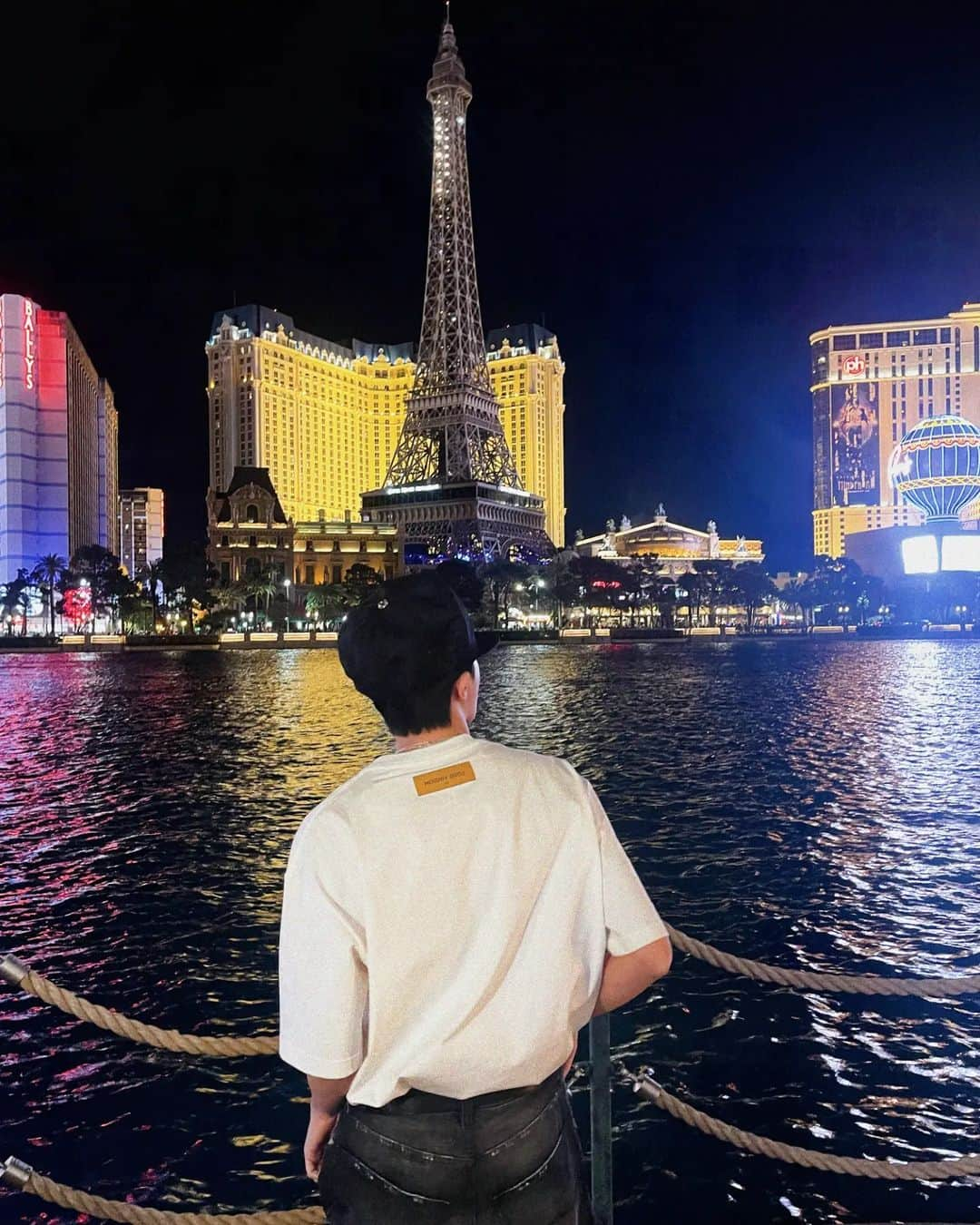 J-HOPEさんのインスタグラム写真 - (J-HOPEInstagram)「What a beautiful night in VEGAS🌃💯」4月8日 8時37分 - uarmyhope