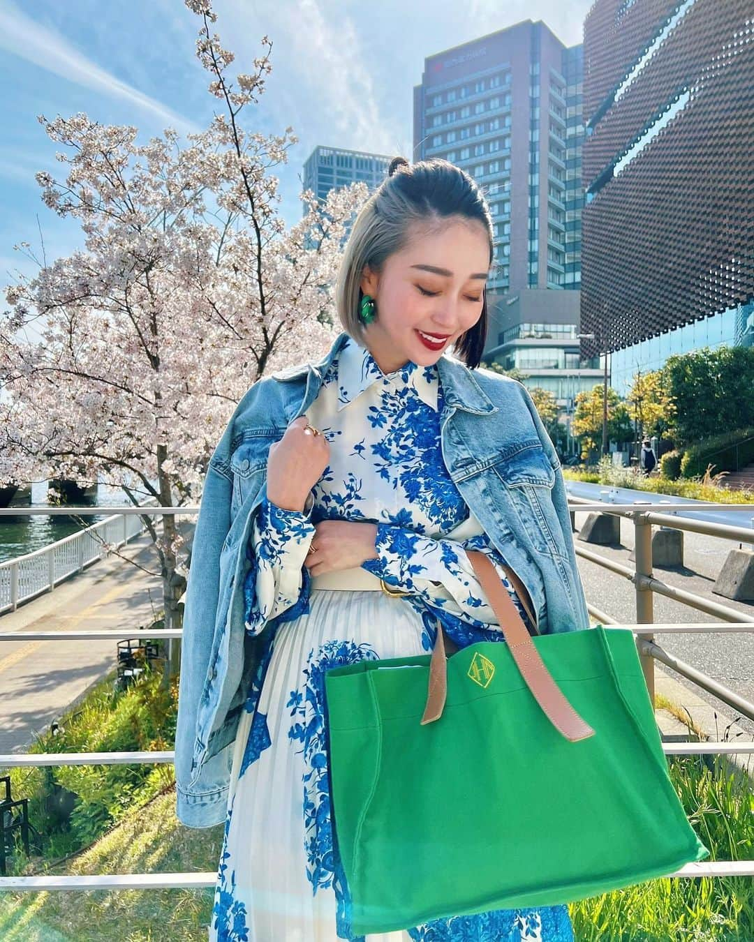 梅谷安里さんのインスタグラム写真 - (梅谷安里Instagram)「🌸🌸🌸 1泊のお泊まりにぴったりなbag💚 @jnhearts  たくさん入るからめちゃくちゃ愛用してます💚🌸 #bag#jnhearts  #ootd#outfit#fashion」4月8日 9時57分 - anriworld