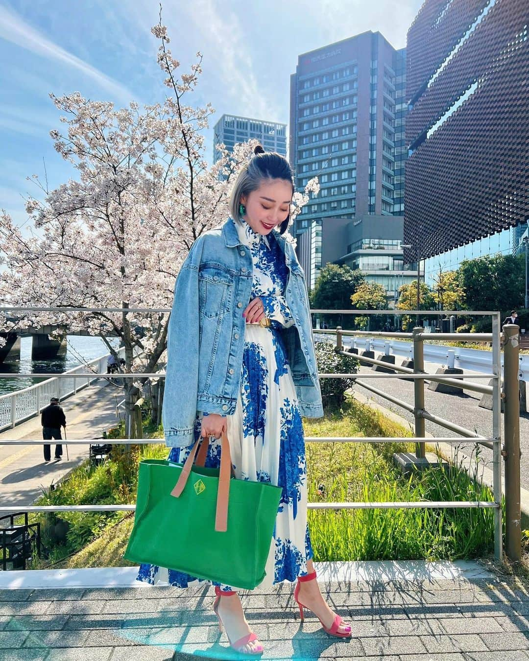 梅谷安里さんのインスタグラム写真 - (梅谷安里Instagram)「🌸🌸🌸 1泊のお泊まりにぴったりなbag💚 @jnhearts  たくさん入るからめちゃくちゃ愛用してます💚🌸 #bag#jnhearts  #ootd#outfit#fashion」4月8日 9時57分 - anriworld