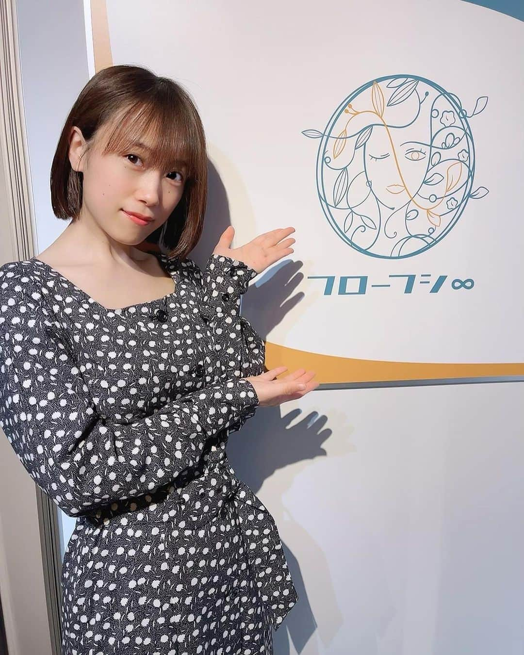 長瀬麻美さんのインスタグラム写真 - (長瀬麻美Instagram)「インスタの皆様お久しぶりです🫶  来週大切な撮影が控えてるので 表参道にある フローフシ♾さんで お肌のケアをして頂きました🥰🥰  わたしは初めてのハイフでしたが 丁寧に説明してくださり、 安心して施術を受けることができたよ🥳  最後には美容液も導入してもらって 1日経った今、お肌がプルプルです！！！ 毛穴も綺麗に、目もぱっちり開いて大満足！  実は施術してくださった方が 10年くらいぶりに会うお友達だったの··💕 久々に逢えてとにかく嬉しかった( ⁎ᵕᴗᵕ⁎ )  お店もとっても綺麗で素敵な空間でした🕊  ーーーーーーーー 【ハイフ】 🔴医療と同等レベルで正規輸入、 最新版ウルトラ4DHIFUを使用していること 🔴ハイフのショット数が無制限で首から全顔もれなく照射ができること 🔴ベテランスタッフによるデザインハイフができるということ 👆めちゃくちゃシュッと引き上がりました！！！ 鏡見てびっくりしたよ☺️  【ハイドラフェイシャル】 🔵高濃度美容液で栄養を導入しながらディープクレンジングができること 🔵美容クリニックでも導入されている、医療レベルのハイドラフェイシャルを使っていること 🔵炭酸導入もついてくるので、美白トーンアップができるということ 👆ビフォーアフターの写真見たり、施術後直接鼻周り触ってびっくり。つるっつる！☺️❤️  ーーーーーー あとは、 私のインスタグラムを見た！  という方は、  ① ✔︎通常48000円のハイフの施術が 　→オープン限定価格13800円（税込）でご体験頂けます✨  ✔︎通常25000円のハイドラフェイシャルが →初回8800円（税込）でご体験頂けます✨  ✔︎通常73000円のハイフ＆ハイドラ2STEPが →初回22000円（税込）でご体験頂けます✨  ②通常5,500円分のエレクトロポレーション導入（肌質に合わせたカスタマイズ原液を導入）のオプションがついてきます✨  とってもおすすめなので 気になった方はぜひ🕊❤️  施術してくれたなっちゃん 本当にありがとう( ⁎ᵕᴗᵕ⁎ ) またよろしくお願いします🥰  #フローフシ #ハイフ  #ハイドラフェイシャル #美容 #毛穴洗浄 #表参道」4月8日 14時20分 - nagasemami66