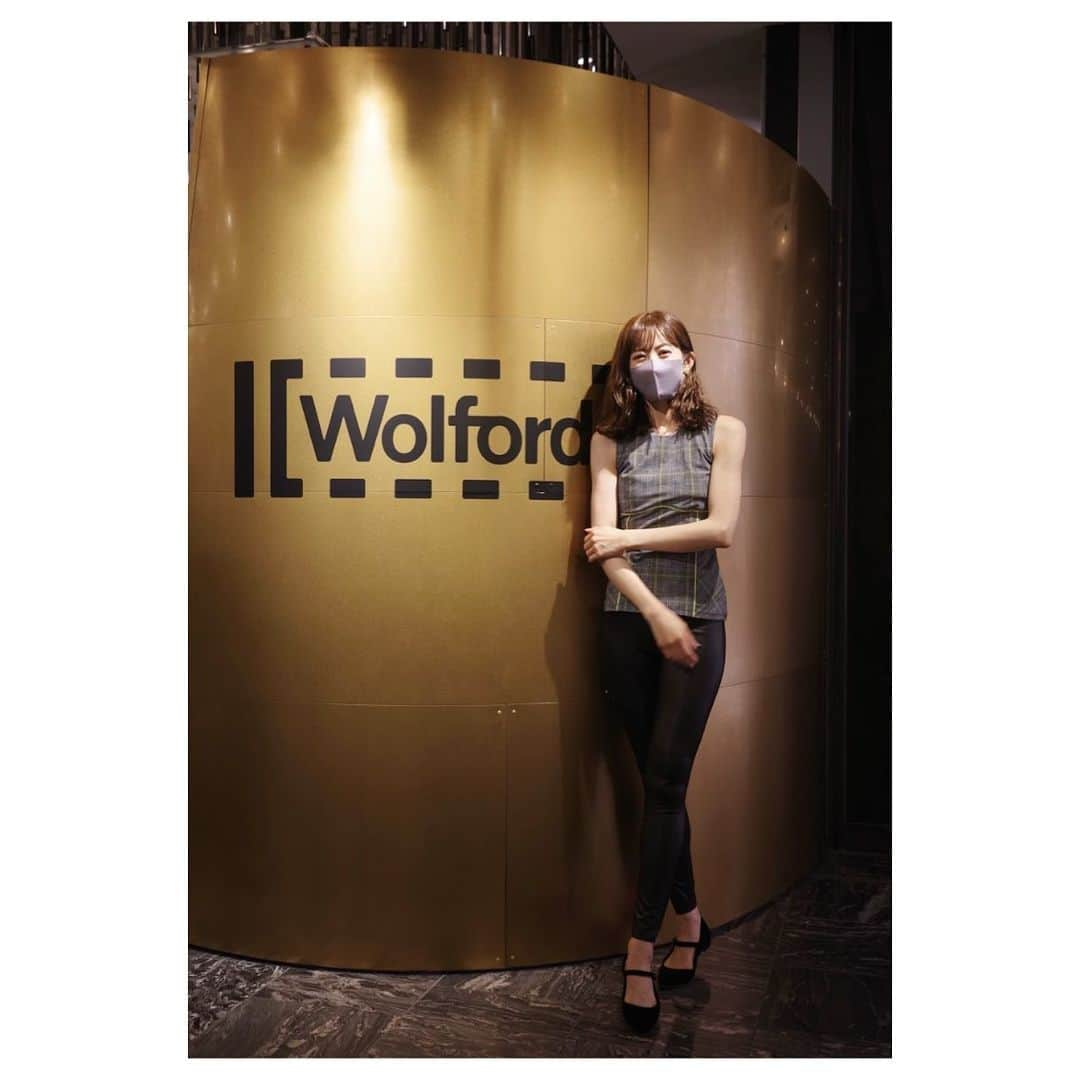 高垣麗子さんのインスタグラム写真 - (高垣麗子Instagram)「*  Wolfordのポップアップが開催されていると伺い、いま伊勢丹新宿店に来ています✨(4月12日までです！)  Wolfordは、環境や人に配慮した持続可能性を追究しながら🌿長年最高品質のスキンウェアを提供し続けているブランドなの☺️  定番のインナーウェアやストッキングだけじゃなく、エコレザーのスパッツやスポーツウェアなど幅広く展開されているんですよ𓂃 10年以上愛用している私のウェアは、いまだに型崩れなどせず😳その優秀さには本当に驚かされます...✨  それに実感したのは、やっぱり試着してこそ良さが伝わる！ こんなにもフィットしてくれるのにとても柔らかく快適なの！  また私のワードローブとしてご紹介しますね😌  今夜は娘が寝たら💤ストーリーにあげている質問にお応えしますので、宜しくお願いします𓂃  * #久々に #伊勢丹新宿　へ✨ #大好きな #Wolford のポップアップへ✨」4月8日 17時43分 - reikotakagaki