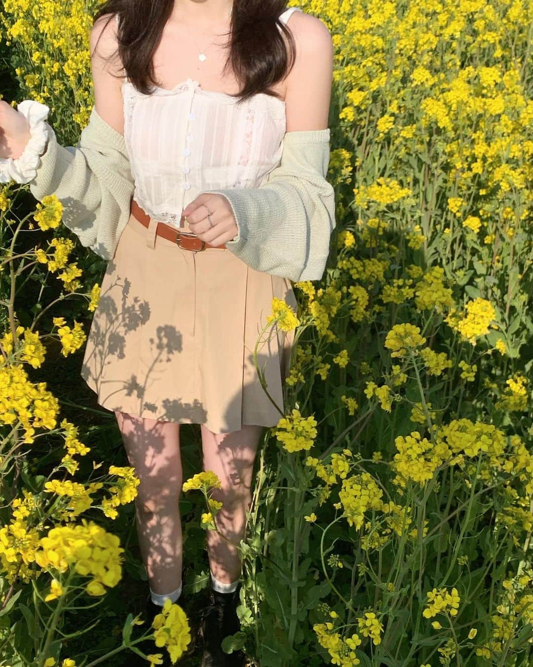 ウィ・ソンヒさんのインスタグラム写真 - (ウィ・ソンヒInstagram)「유채꽃 💛🌼💛」4月8日 18時48分 - _seong_hee