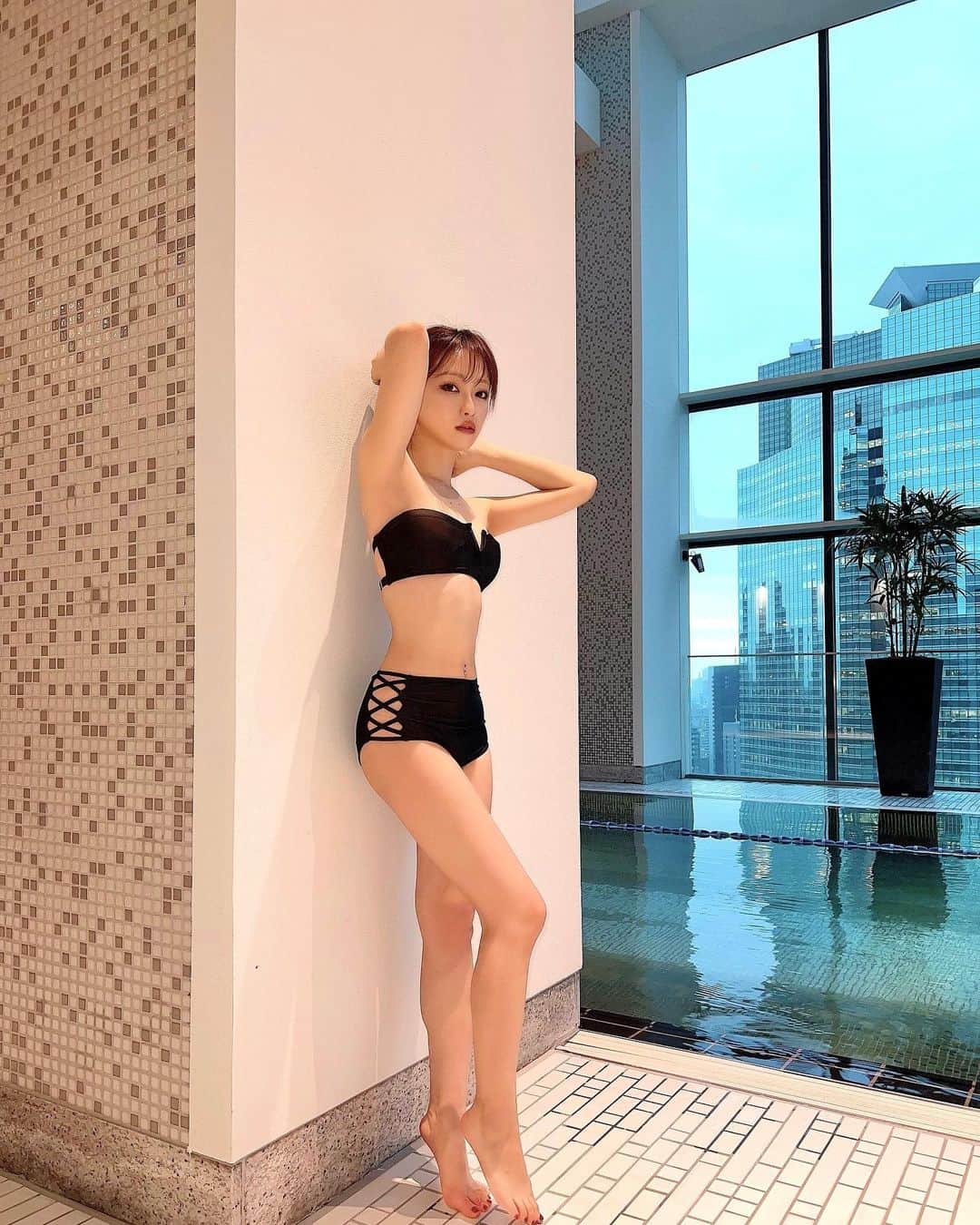 木田絵里香さんのインスタグラム写真 - (木田絵里香Instagram)「. とにかく盛れる☺️🫶🏼w . ✔︎レースアップビキニ BLK/MIX ¥9,900(taxin) ※ストラップ取り外し可能🏊🏻 . 4/8(fri)12:00 RUNWAY channelにて予約販売startしてるよ🏳 . #22ss#swimwear」4月8日 21時14分 - erika_resexxy