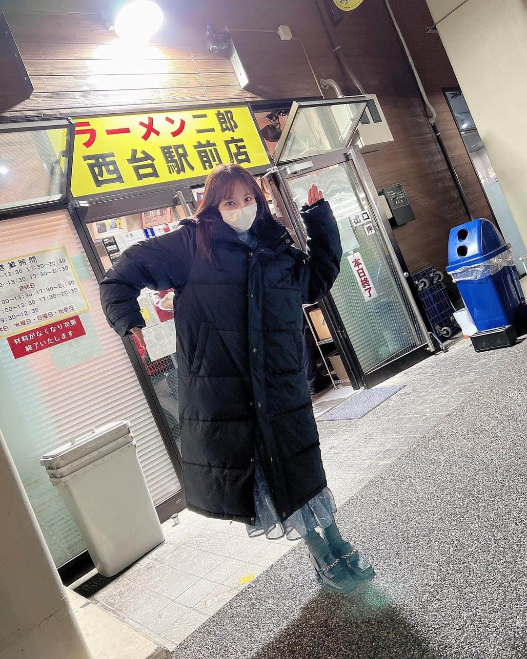 桃乃木かなさんのインスタグラム写真 - (桃乃木かなInstagram)「西台二郎のN！！！  大好きな西台駅前店さんでサインを書かせて頂きました！！！ 厨房に飾って頂いているみたいで、、、 本当にありがたい事です、、、、、、！  行かれる方は是非見つけてみてくださいね🍜  (撮影の時だけマスク外させて頂きました🙇‍♂️)」4月8日 21時58分 - kana_momonogi