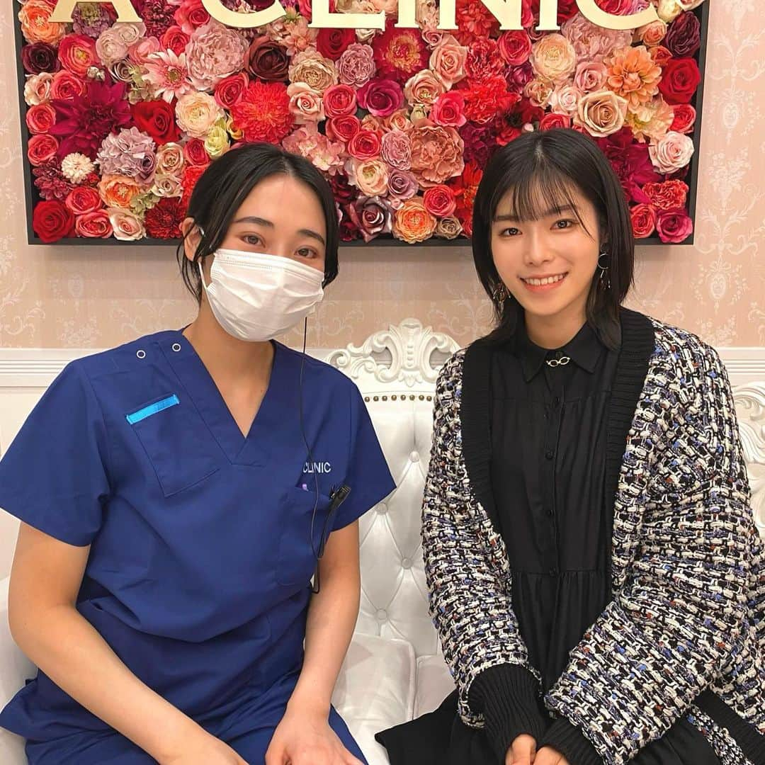 とももとももさんのインスタグラム写真 - (とももとももInstagram)「先日A CLINIC新宿院( @aclinic_shinjuku )で《Aスレッド》の施術を受けてきました🤍 担当 @aclinic_yoshikawa 吉川先生  結論から言うと、すっごくいい！！ 15分くらいの施術で全く痛くなかったし、気になってた“もたつき”もなくなってて他撮りでもめっちゃ盛れる...✨  コスプレする時によくテーピングして輪郭調整するんだけど、もうテーピングいらないな😌重力に勝ち申した...🙏  カウンセリングも施術もすごく丁寧で優しい先生でした☺️ マスク生活でのたるみや糸リフト気になる方は是非...！  次はフィロルガ水光注射も気になるな....☺️  #Aスレッド #糸リフト #aclinic #aclinic銀座 #aclinic横浜 #aclinic新宿 #aクリニック #エークリニック #美容 #小顔 #美肌 #リフトアップ #美容外科 #美容皮膚科 #美容クリニック #吉川彩」4月9日 9時51分 - coco_max0610