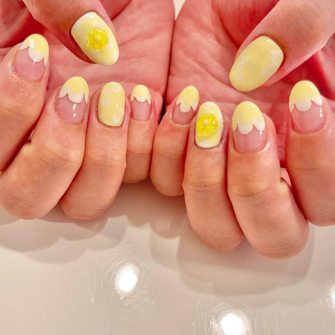 河西智美さんのインスタグラム写真 - (河西智美Instagram)「new nail💛  黄色の気分でした🐣🌼🍋🧀🍯」4月9日 13時17分 - chiyu3u