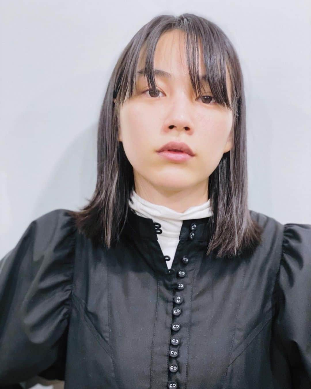 のん（能年玲奈）さんのインスタグラム写真 - (のん（能年玲奈）Instagram)「私服。 いとこのお店で買ったワンピースとパンツです💐」4月9日 21時56分 - non_kamo_ne