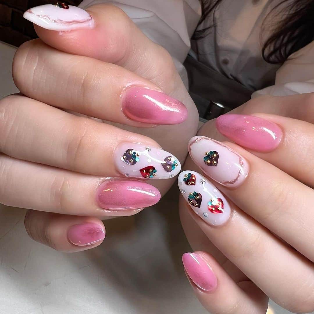 貞野遥香さんのインスタグラム写真 - (貞野遥香Instagram)「☆ 「「April💅🍓」」 ⁡ ⁡ ⁡ ⁡ ⁡ 今月は春らしいピンク色を貴重とした 「「いちごネイル」」♡ ⁡ いちご本来(？)の旬は“春”らしいので！！ 4月はこのデザインにして貰いました🌸 ⁡ ⁡ 今回もいつもして下さるネイリストさんにお任せさせて頂いちゃいました🥹💦← ⁡ ⁡ デザインも色合いも全てが可愛すぎてお気に入りすぎて毎日自分の爪を眺めちゃう。。🍓(笑) ⁡ ⁡ ⁡ ⁡ 今月からちょっぴり早めに載せてみます🪄 ⁡ ⁡ (コメント返しはお休みです、ごめんなさい🥲) ⁡ ⁡ ⁡ ⁡ ⁡ #4月 #April #nail #ネイルデザイン #デザインネイル #ピンクネイル #いちご #ジェルネイル #春ネイル #アイドル #idol #NMB48 #nmb48」4月9日 21時56分 - _haruka_sadano06