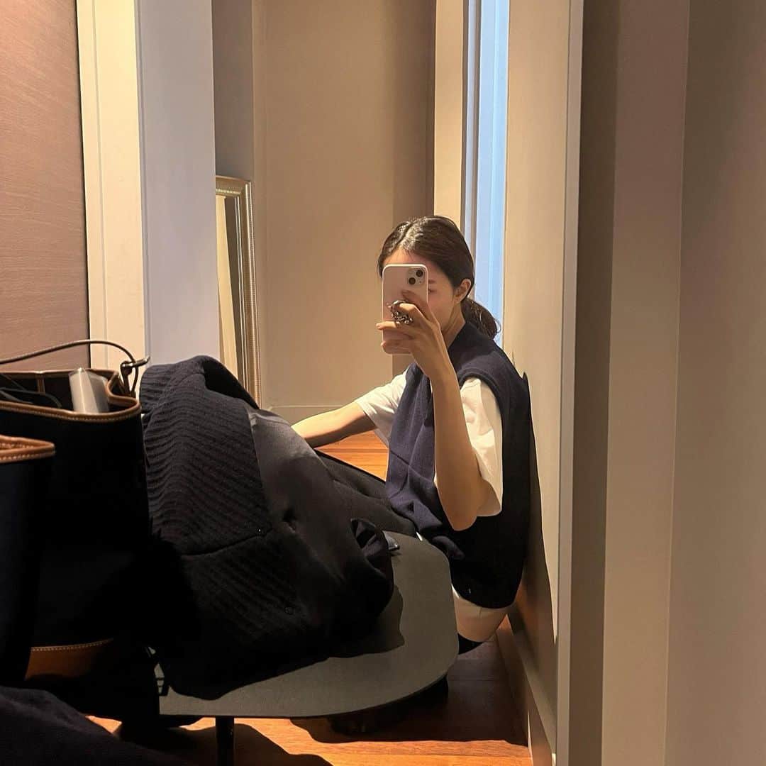 ヒョミン さんのインスタグラム写真 - (ヒョミン Instagram)「🚪」4月10日 2時41分 - hyominnn