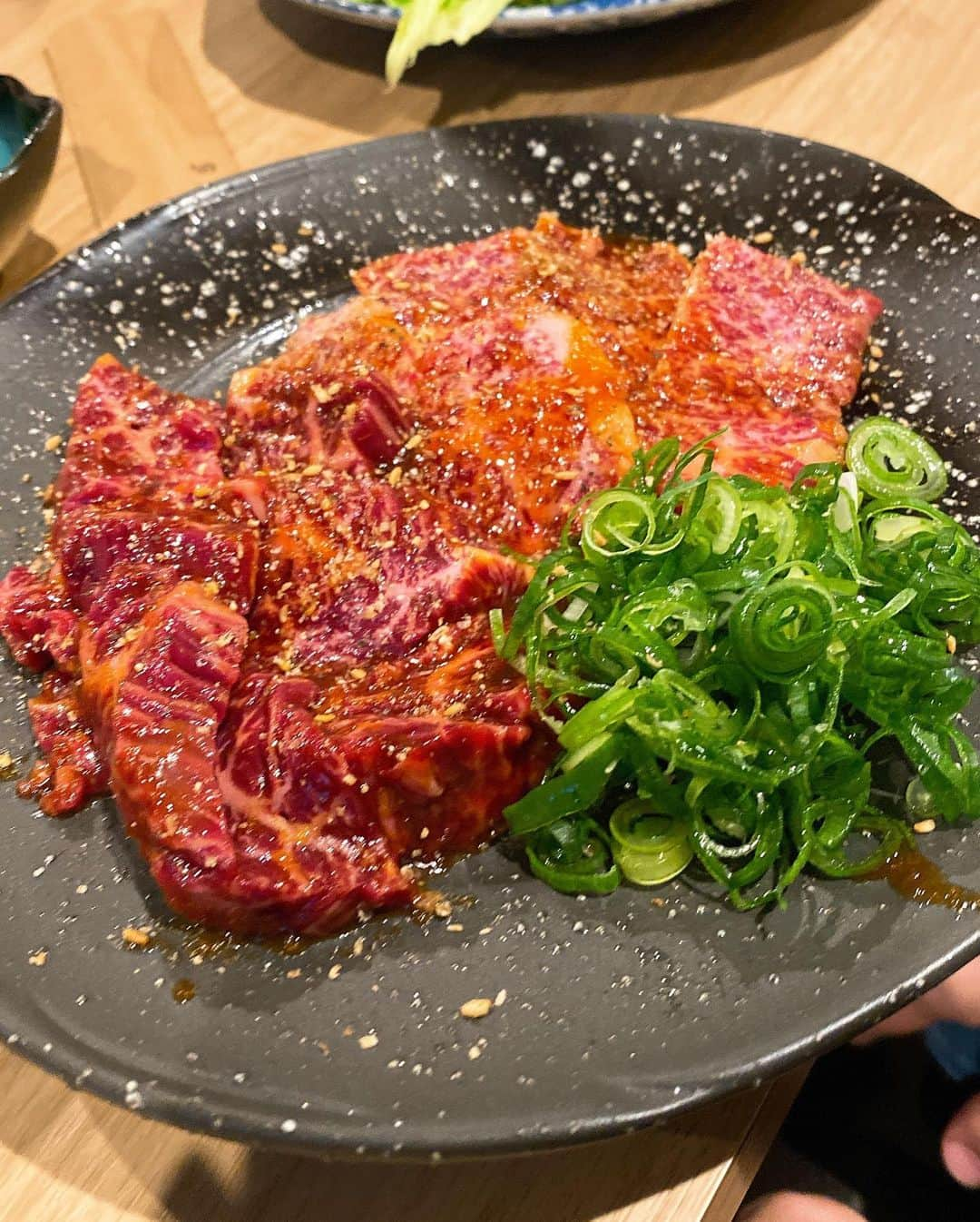 越野矢素子さんのインスタグラム写真 - (越野矢素子Instagram)「焼肉が食べたくて 『ホルモン安東』へ行って来ました。 @ando_0901  いつもはタレのお肉しか食べない私ですが、せっかくのリブロースは塩胡椒に山葵で頂きました。 山葵も苦手だったのに克服出来ました笑 脂の多いお肉には山葵が合いますね☺️」4月10日 12時32分 - loversyaso