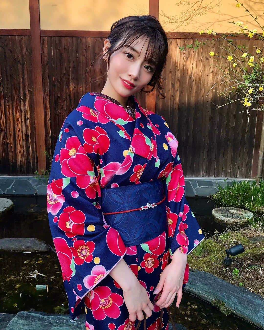 河北彩花さんのインスタグラム写真 - (河北彩花Instagram)「⁡ ⁡ ちょっとお休みが取れたので 2ヶ月ぶりに京都に行ってきました⛩🌿 ⁡ ⁡ 暖かくなってからまた着物が着たくて 今回も着物をきて観光しました👘´- ⁡ ⁡ ⁡ 今回のお着物のデザインすごく素敵‥❤︎ ⁡ ⁡ たくさん写真撮ったので ゆっくりアップさせて下さい‥💐   #京都  #京都観光  #お着物  #春」4月10日 19時36分 - saika_kawakita__official