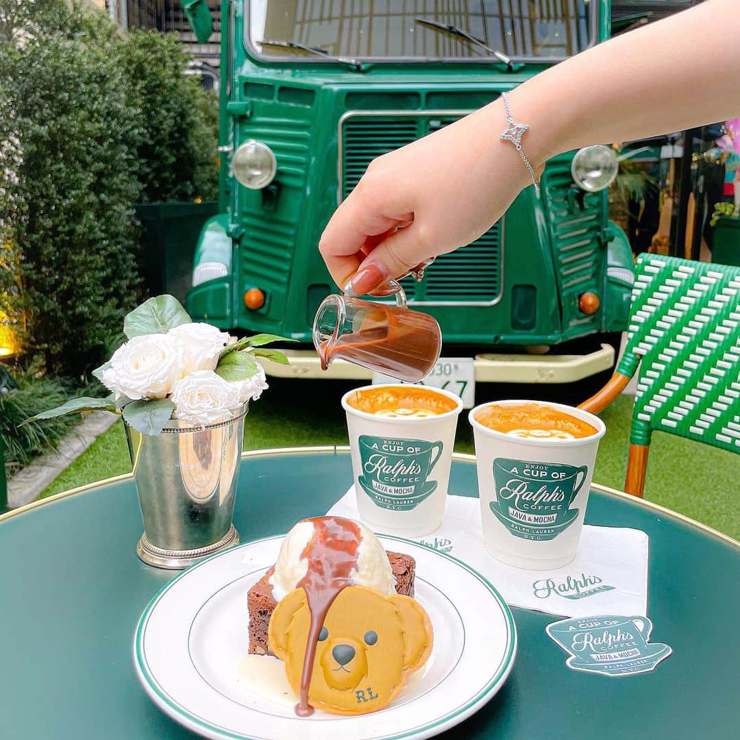 あやちゃんさんのインスタグラム写真 - (あやちゃんInstagram)「Ralph Lauren Cafe💚☕︎︎‎𓂃 𓈒𓏸  テラス席はぜーんぶ緑で可愛かったよ🐻☁️𓈒 𓂂𓏸 くまちゃんのラテアートにくまちゃんクッキーꔛ♥ カフェに合わせてグリーンコーデ💚💚  #ralphlaurencafe #ralphscoffee  #ralphlauren #ralphlaurenpolo  #ラルフローレン #ラルフローレンカフェ #ラルフローレンコーデ  #ラルフズコーヒー #ラルフズコーヒー表参道 #ラルフズコーヒー銀座  #緑コーデ #グリーンコーデ #グリーンカラー #銀座カフェ #銀座ランチ #銀座 #銀座グルメ #銀座一丁目 #銀座一丁目カフェ #表参道カフェ #表参道ランチ #東京カフェ #東京グルメ #韓国ファッション #韓国ヘア #韓国コーデ #グレイル #グレイルコーデ  #メガネコーデ」4月10日 19時44分 - aya.you.love.r