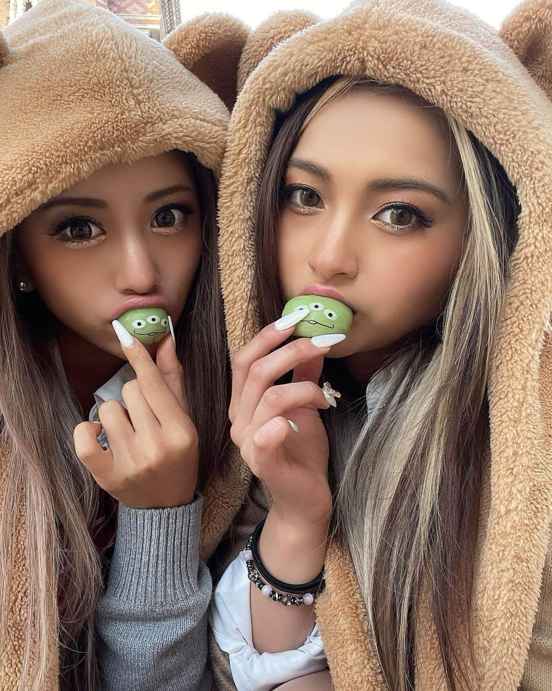 ゆきぽよさんのインスタグラム写真 - (ゆきぽよInstagram)「かーみーさーまー💚💚💚  夢の国では何食べてもゼロキロカロリー🐭   #平成ギャル  #制服ディズニー  #ギャル  #キティさん  #リトルグリーンまん  #ゼロキロカロリー  #ギャル  #y2k」4月10日 20時18分 - poyo_ngy