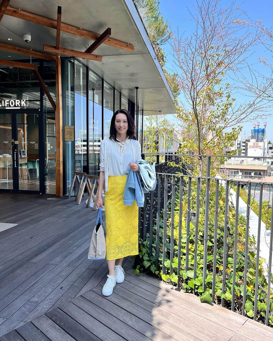 駒田奈美さんのインスタグラム写真 - (駒田奈美Instagram)「・ ・ ・ 『テラスでランチ』 ・ ・ ・ STARS ON  ICE前に サクッとEATALYのカフェでランチ ・ ・ お天気も良く暖かかったから テラス席でのランチはサイコーでした❤︎ ・ ・ 今度はレストランに行ってみよ〜♪ ・ ・ ・ #駒田奈美#モデル#アラフィフ#美魔女#イータリー#eataly #ランチ#テラス#イタリアン#お天気#暖かい#カフェ」4月10日 21時08分 - nami.komada