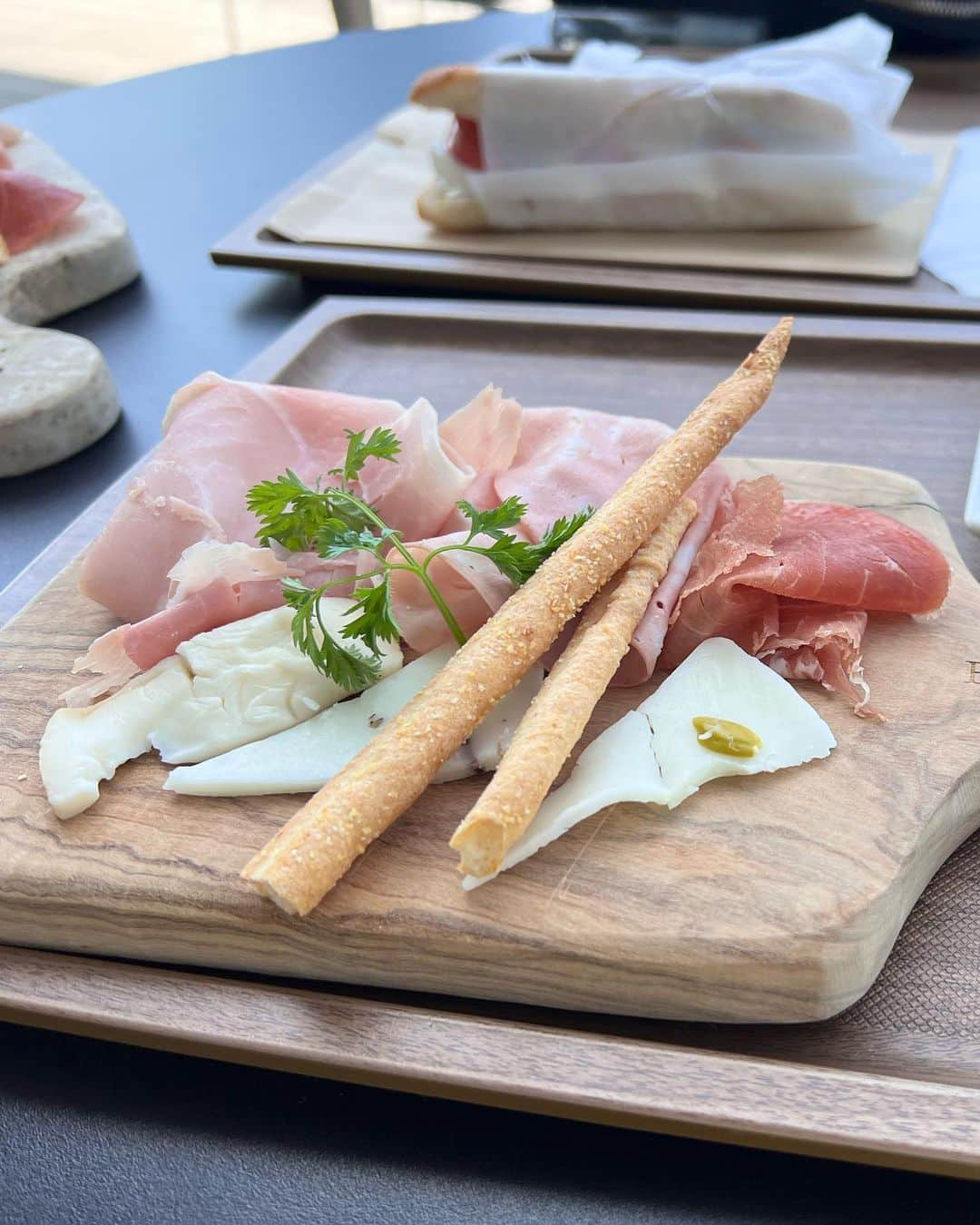 駒田奈美さんのインスタグラム写真 - (駒田奈美Instagram)「・ ・ ・ 『テラスでランチ』 ・ ・ ・ STARS ON  ICE前に サクッとEATALYのカフェでランチ ・ ・ お天気も良く暖かかったから テラス席でのランチはサイコーでした❤︎ ・ ・ 今度はレストランに行ってみよ〜♪ ・ ・ ・ #駒田奈美#モデル#アラフィフ#美魔女#イータリー#eataly #ランチ#テラス#イタリアン#お天気#暖かい#カフェ」4月10日 21時08分 - nami.komada