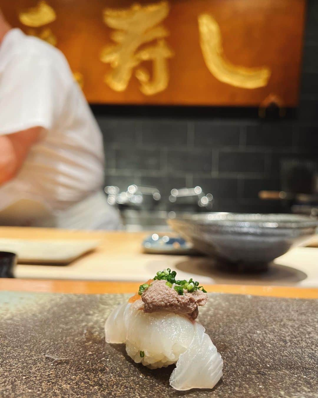 梅谷安里さんのインスタグラム写真 - (梅谷安里Instagram)「先週はお久しぶりの天寿しさん🍣 美味しかったなん🤭♡ 帰りに大将と写真撮ってもらった🤭 いつもありがとうございます♡ #天寿し#お寿司#小倉 #🍣」4月10日 22時04分 - anriworld