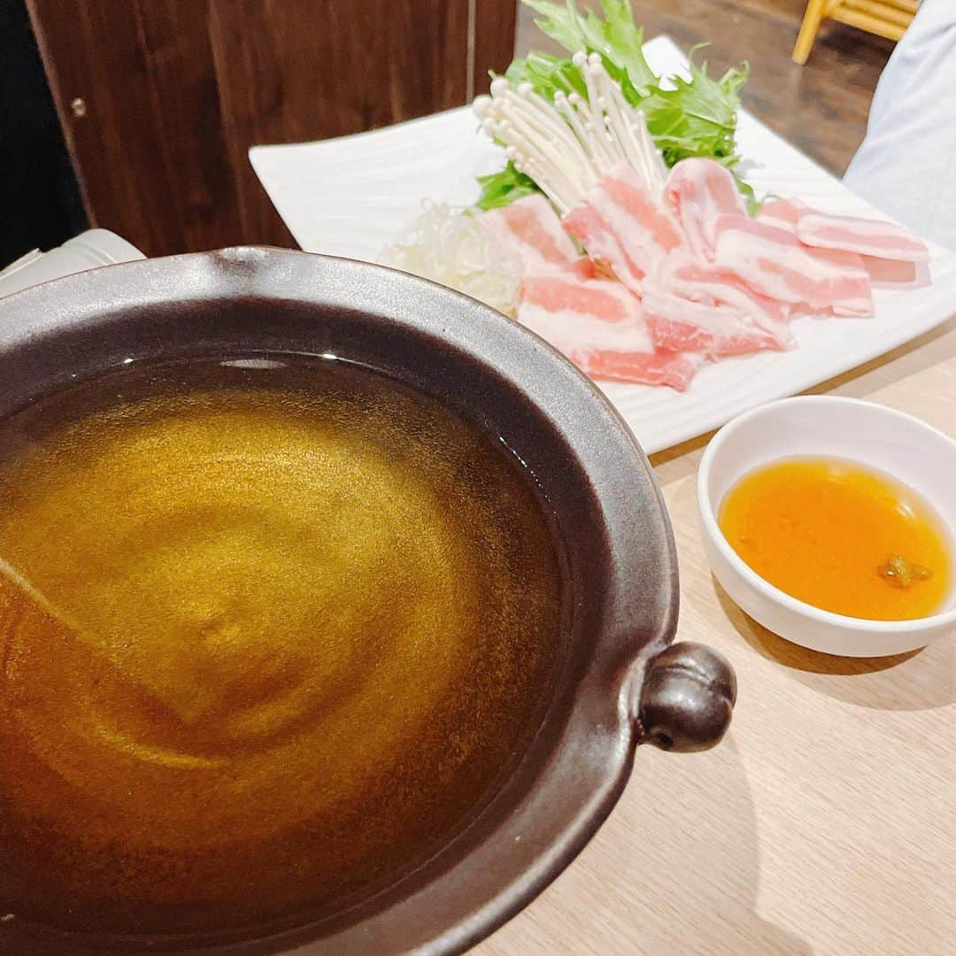 葉月里緒奈さんのインスタグラム写真 - (葉月里緒奈Instagram)「ちょっとずつ色々な物を食べられるこういうお店大好きだわ〜。 #魚菜由良鼎#魚菜由良3号店 #筍の照り焼き#合鴨ロース煮#上喜元で上機嫌#いぶりがっこクリームチーズ#生湯葉と豆腐のサラダ#クエのカマ焼き#岩中豚のしゃぶしゃぶ#先ずは生ビールから #お通しで出てきた #玉ねぎのポタージュが美味しすぎ #どんぶりで食べたい #rionahazuki」4月11日 10時06分 - riona_hazuki