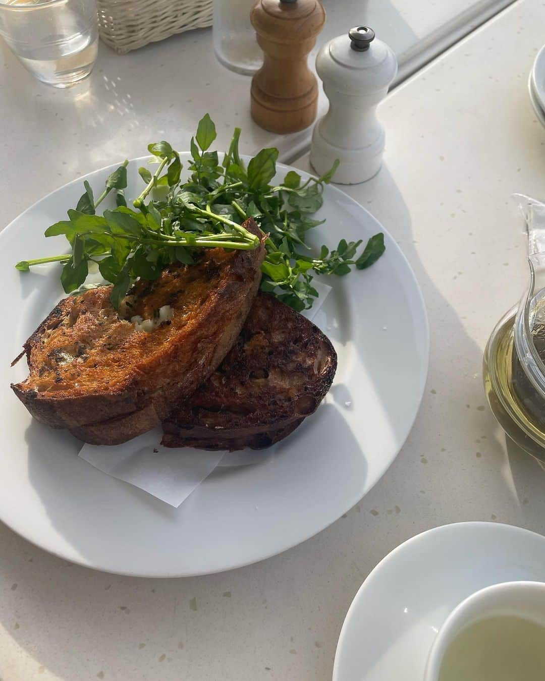 大和田南那さんのインスタグラム写真 - (大和田南那Instagram)「ショートになりました🌱 最近天気が良くて幸せ、なので空と撮った☺︎」4月11日 19時00分 - nanaowada_official